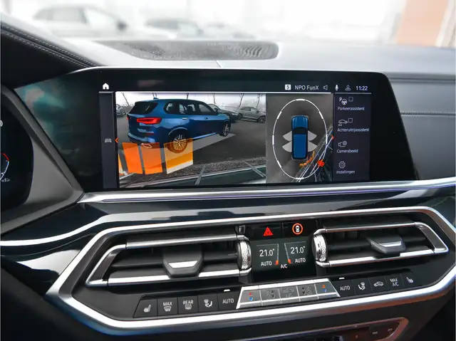 BMW X5 M view 12