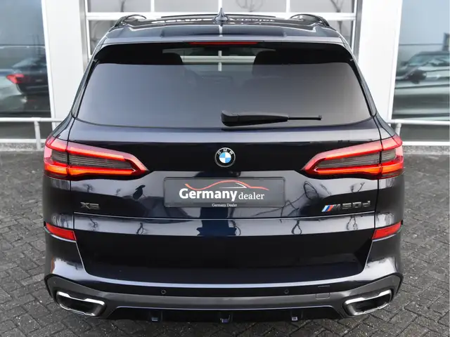 BMW X5 M view 8