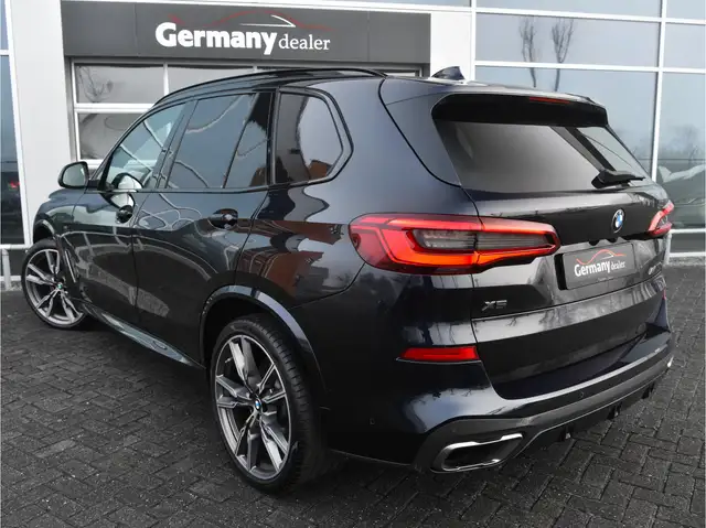 BMW X5 M view 4