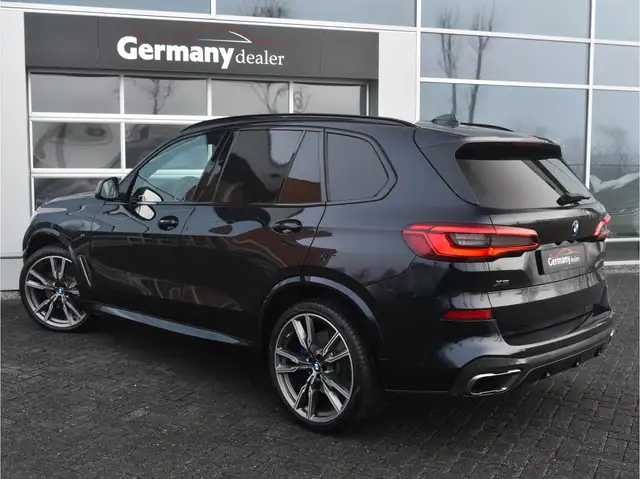 BMW X5 M view 2