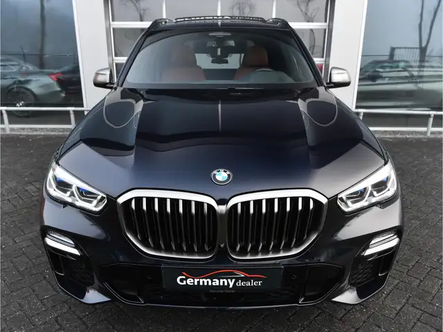 BMW X5 M view 7