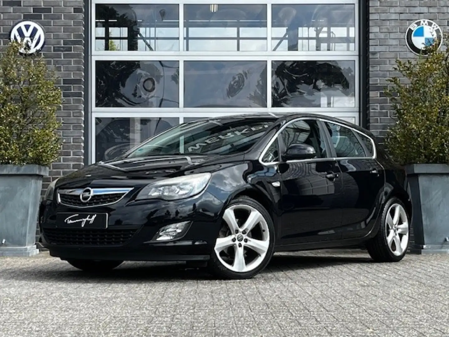 Opel Astra 1.6 TURBO 180PK SPORT- TREKH. - ORG. NL. Zwart - 1
