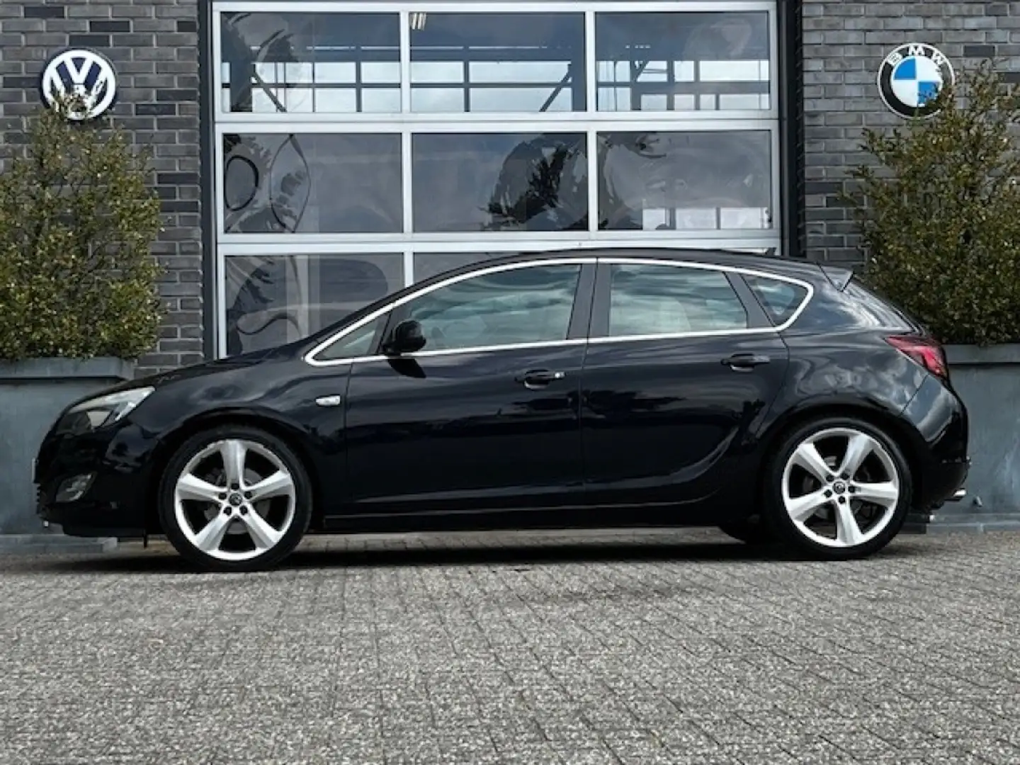 Opel Astra 1.6 TURBO 180PK SPORT- TREKH. - ORG. NL. Zwart - 2