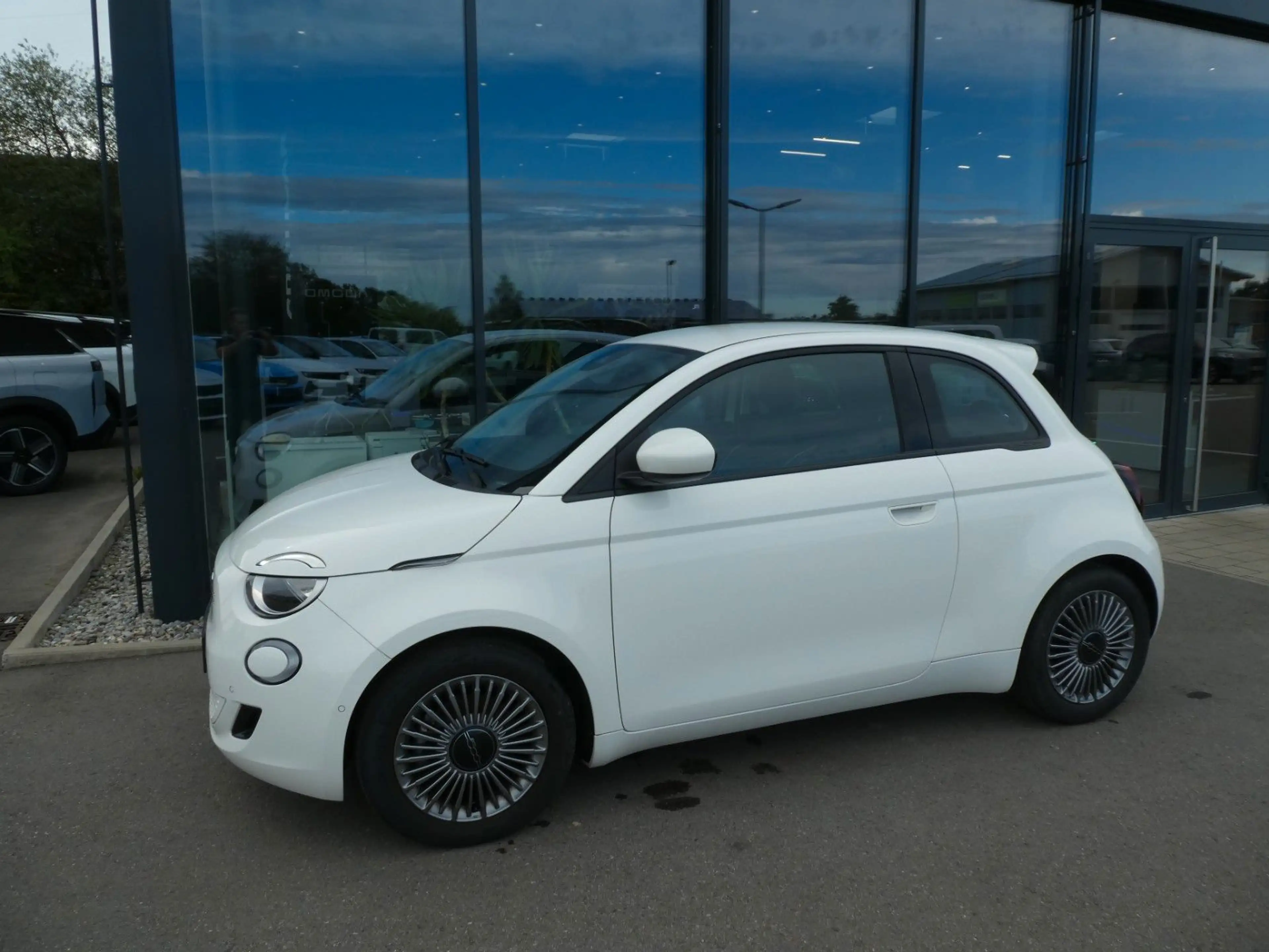 Fiat 500e 500 e Basis Klima, SHZ, PDC, Kamera, LMF — photo 2