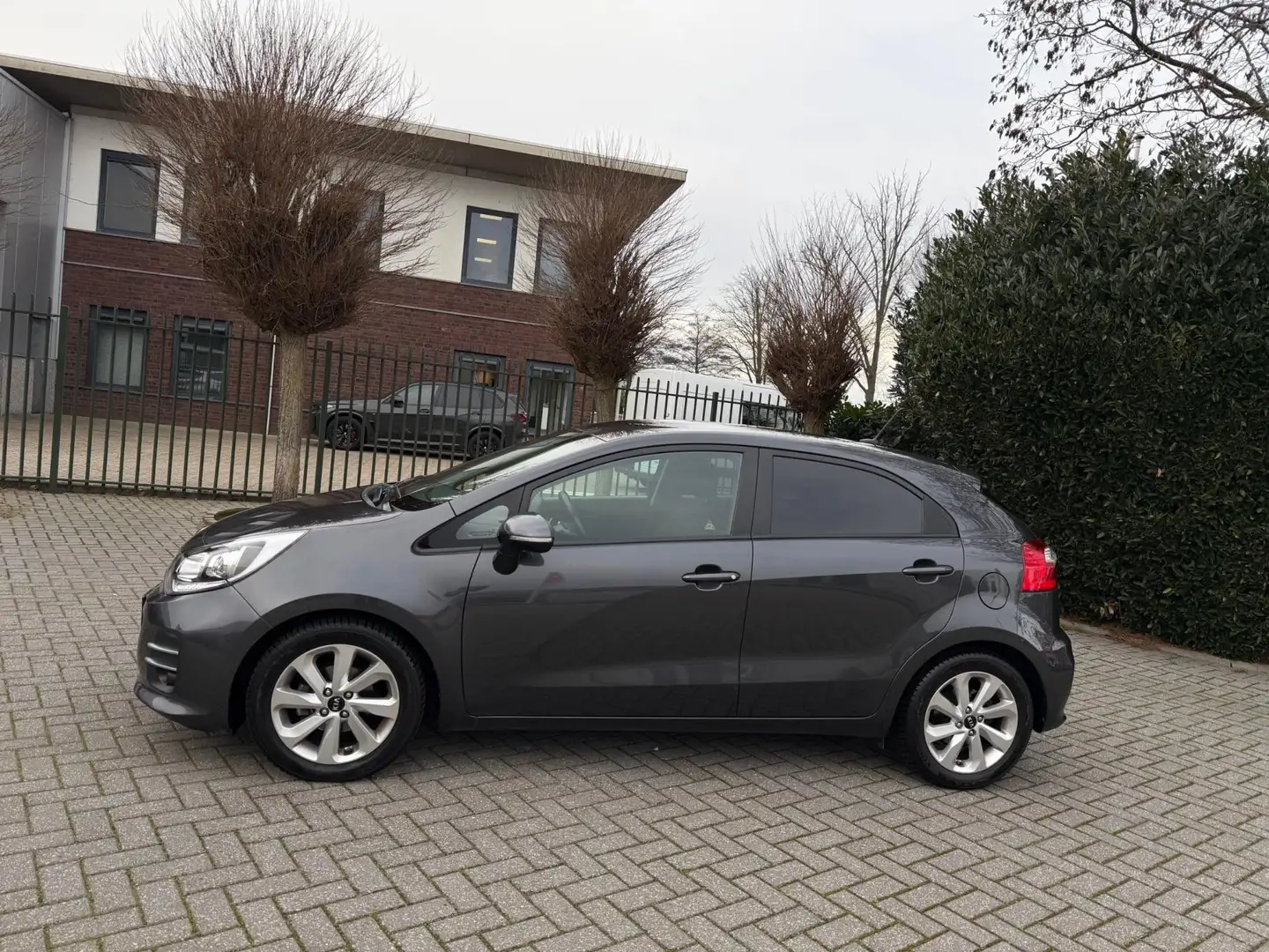 Kia Rio 1.2 (4 cil.), Clima, Cruise Control, Navigatie, Ac Gris - 2