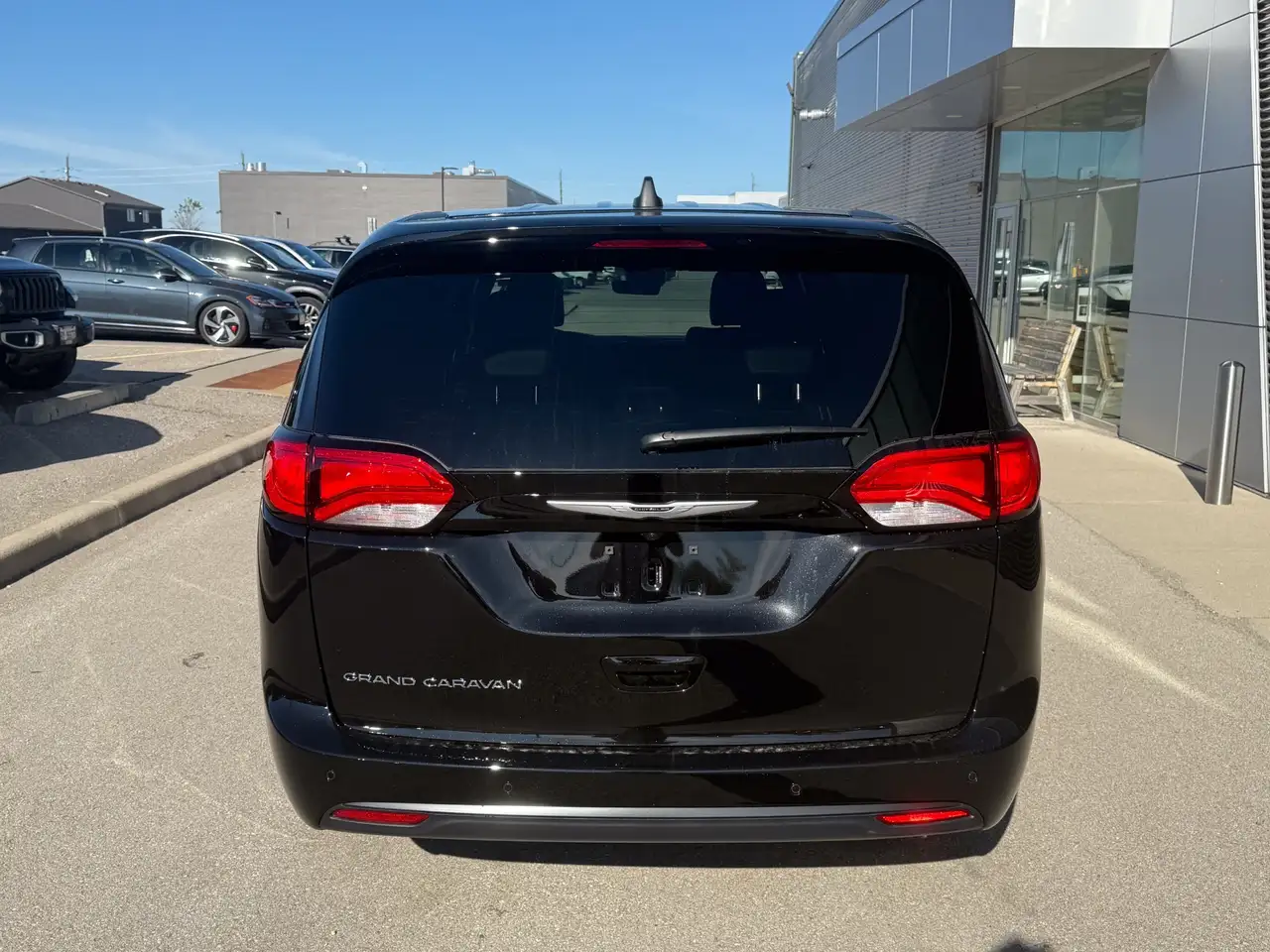 Chrysler Grand Caravan снимка Chrysler Grand Caravan