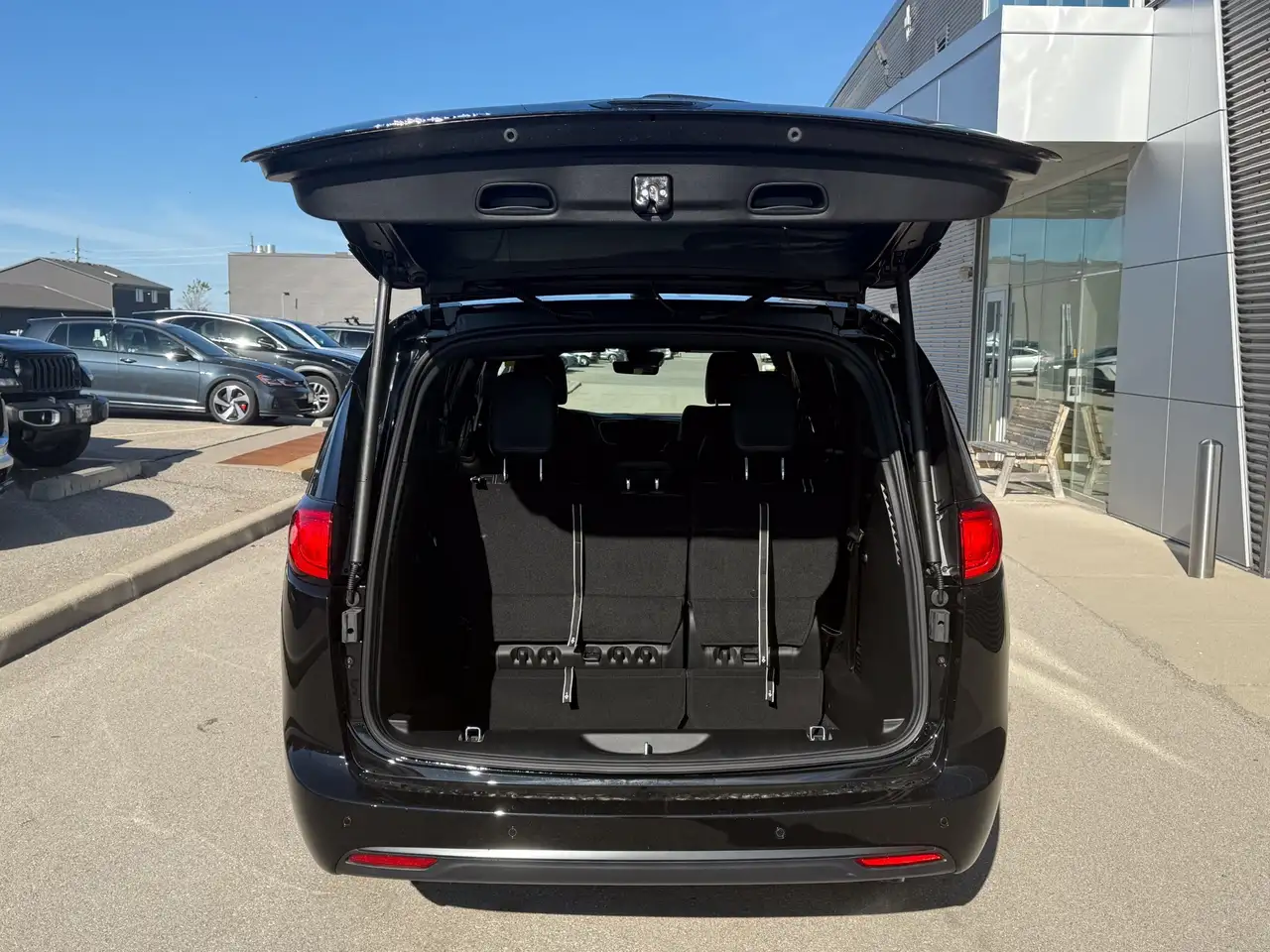 Chrysler Grand Caravan снимка Chrysler Grand Caravan