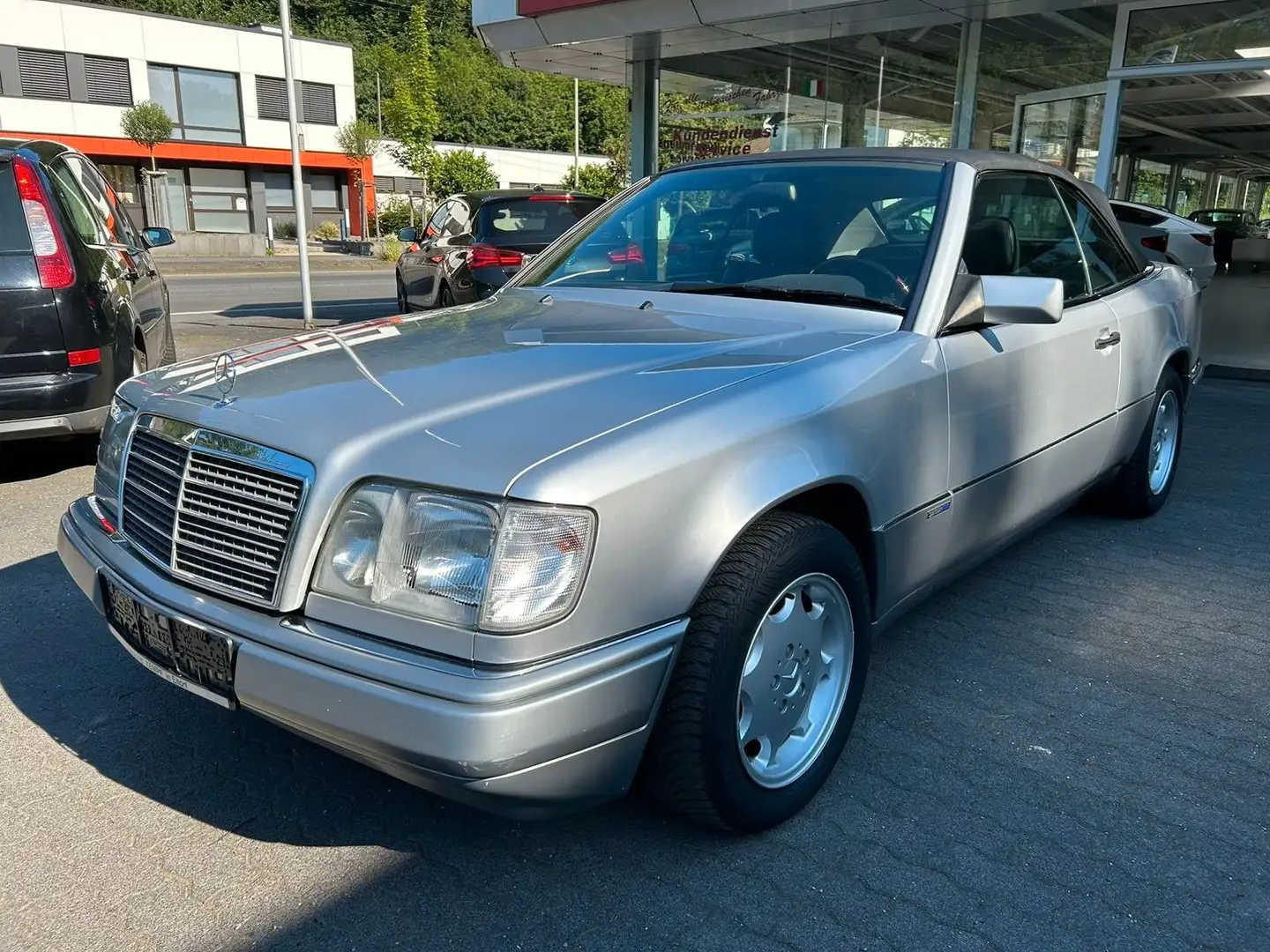 Mercedes-Benz E 220 Sportline, Leder, el. Dach, 2. Hand Argento - 1