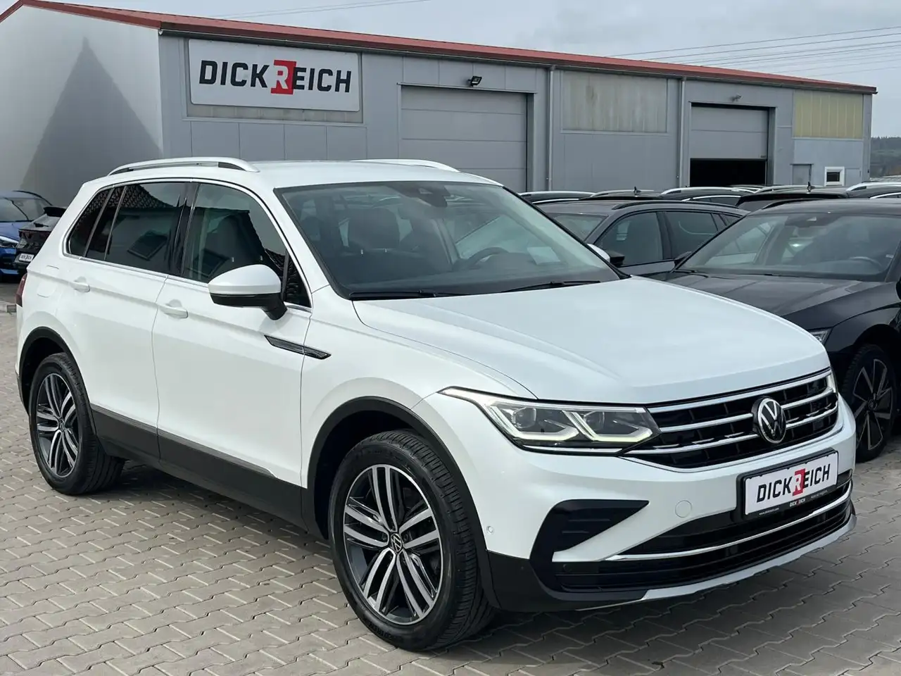 Volkswagen Tiguan Elegance 4M LEDER*HUD*DCC*AHK*MATRIX*360 — миниатюра 1