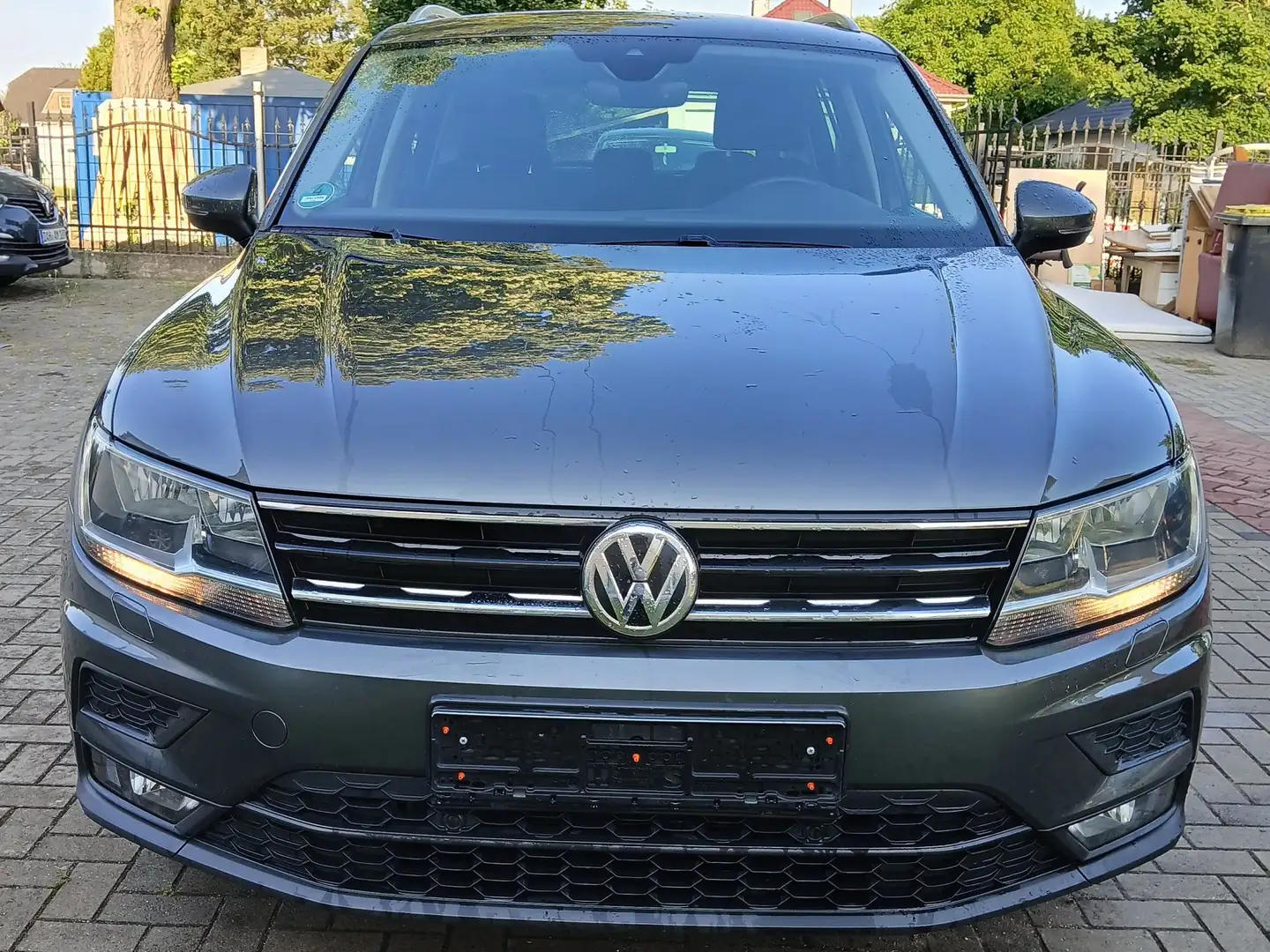 Volkswagen Tiguan 2.0 TDI SCR 4MOTION JOIN Klima Navi Euro 6 Grau - 2