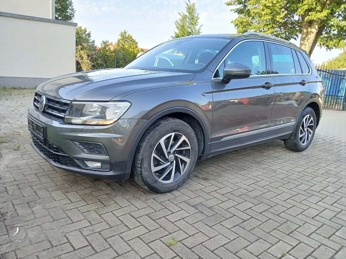 Volkswagen Tiguan 2.0 TDI SCR 4MOTION JOIN Klima Navi Euro 6 Grey - 1