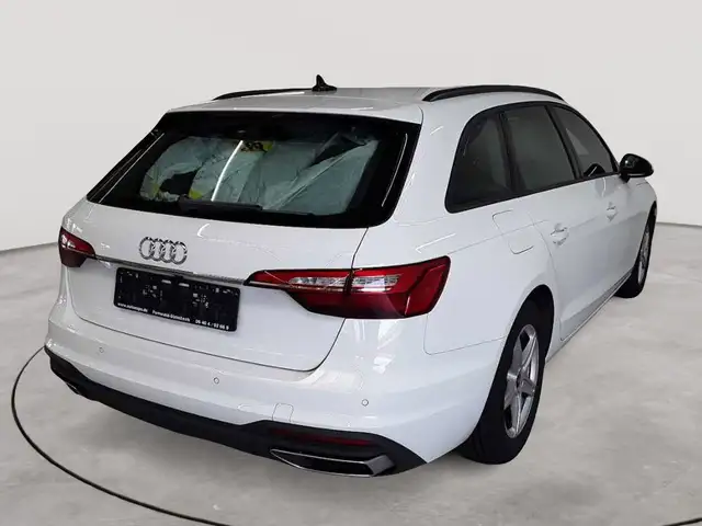 Audi A4 view 4