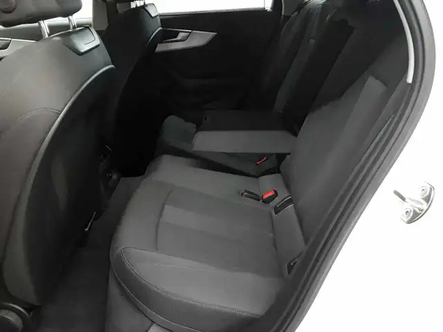 Audi A4 view 13
