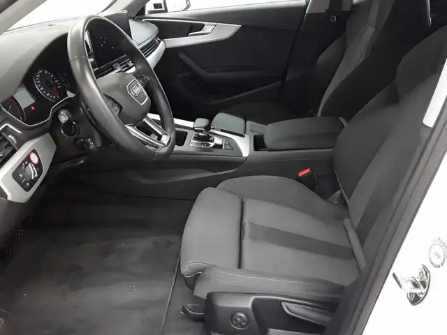 Audi A4 view 7