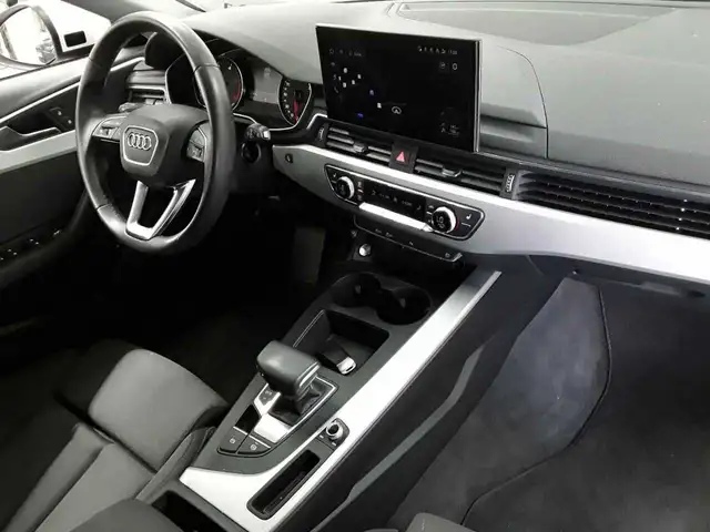 Audi A4 view 9