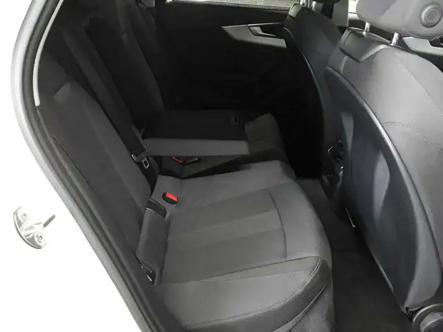 Audi A4 view 14