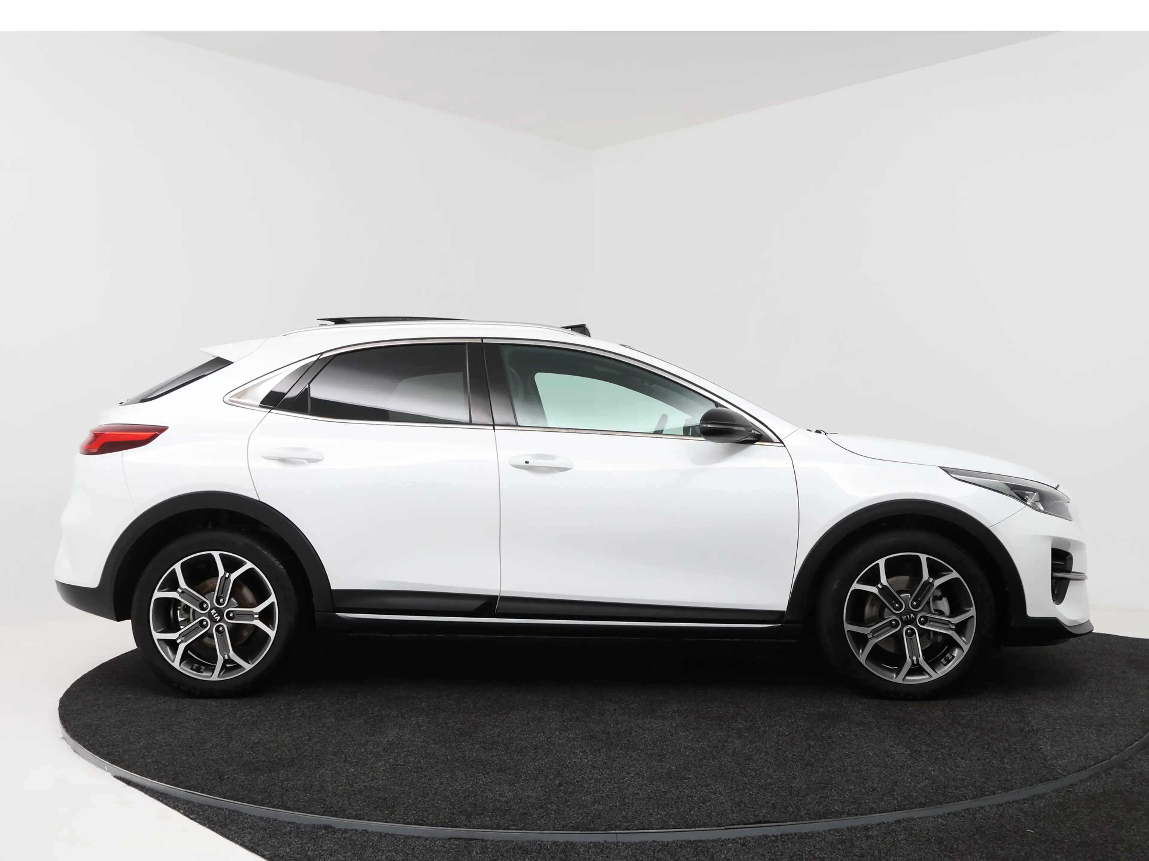 Kia XCeed 1.5 T-GDI MHEV DynamicPlusLine Style Pack Elektris — photo 8