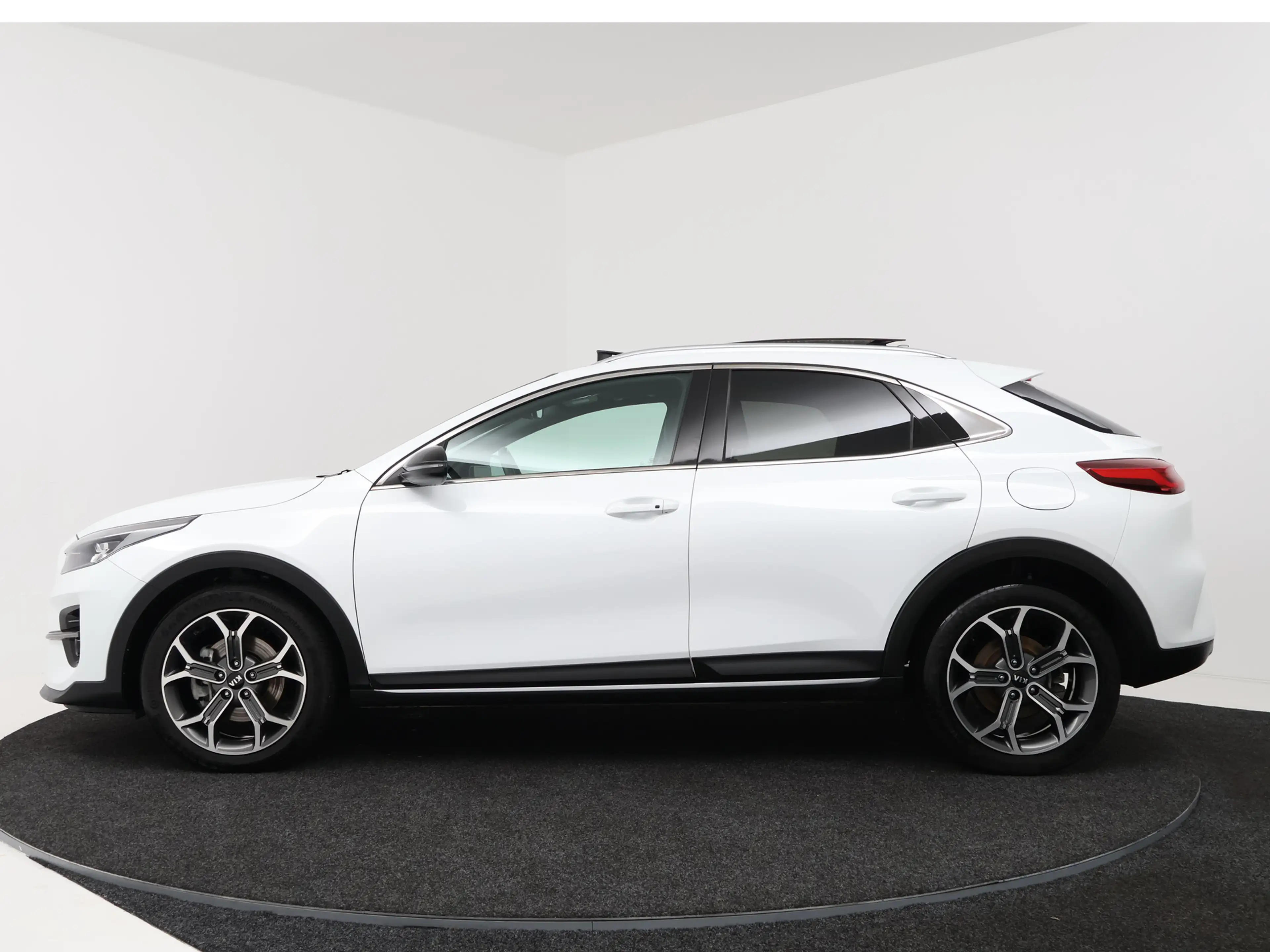 Kia XCeed 1.5 T-GDI MHEV DynamicPlusLine Style Pack Elektris — photo 7