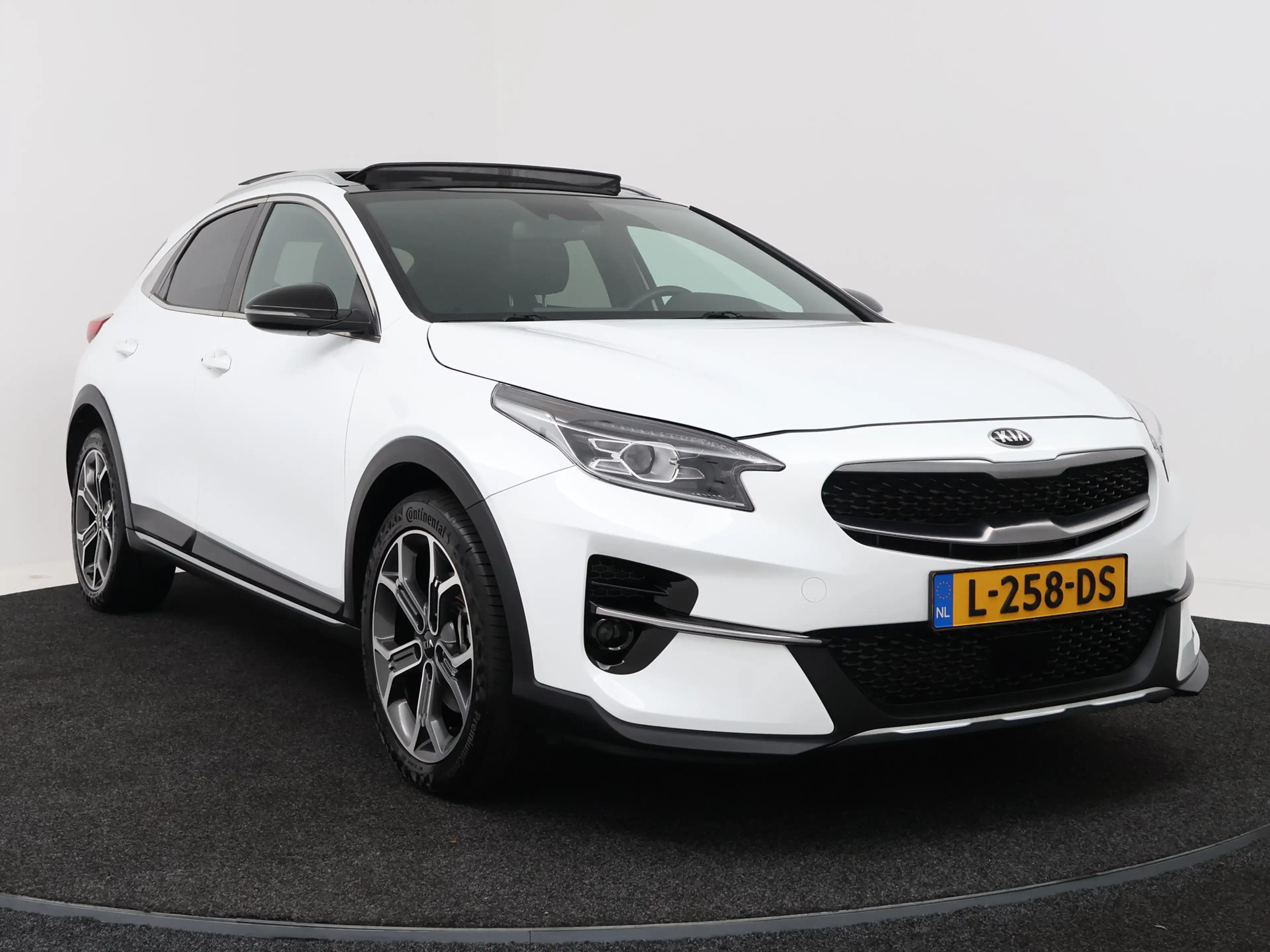 Kia XCeed 1.5 T-GDI MHEV DynamicPlusLine Style Pack Elektris — photo 3