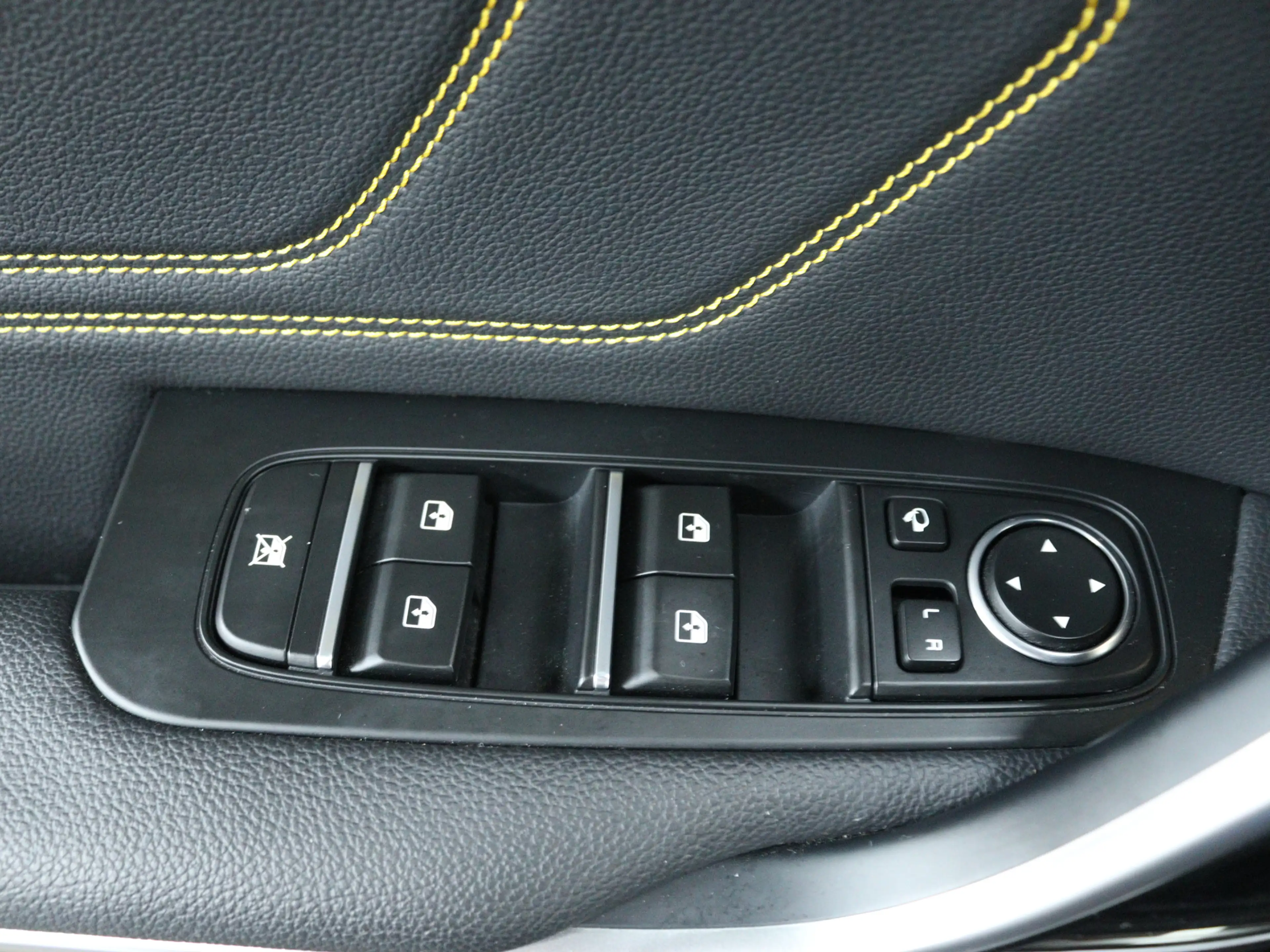 Kia XCeed 1.5 T-GDI MHEV DynamicPlusLine Style Pack Elektris — photo 9