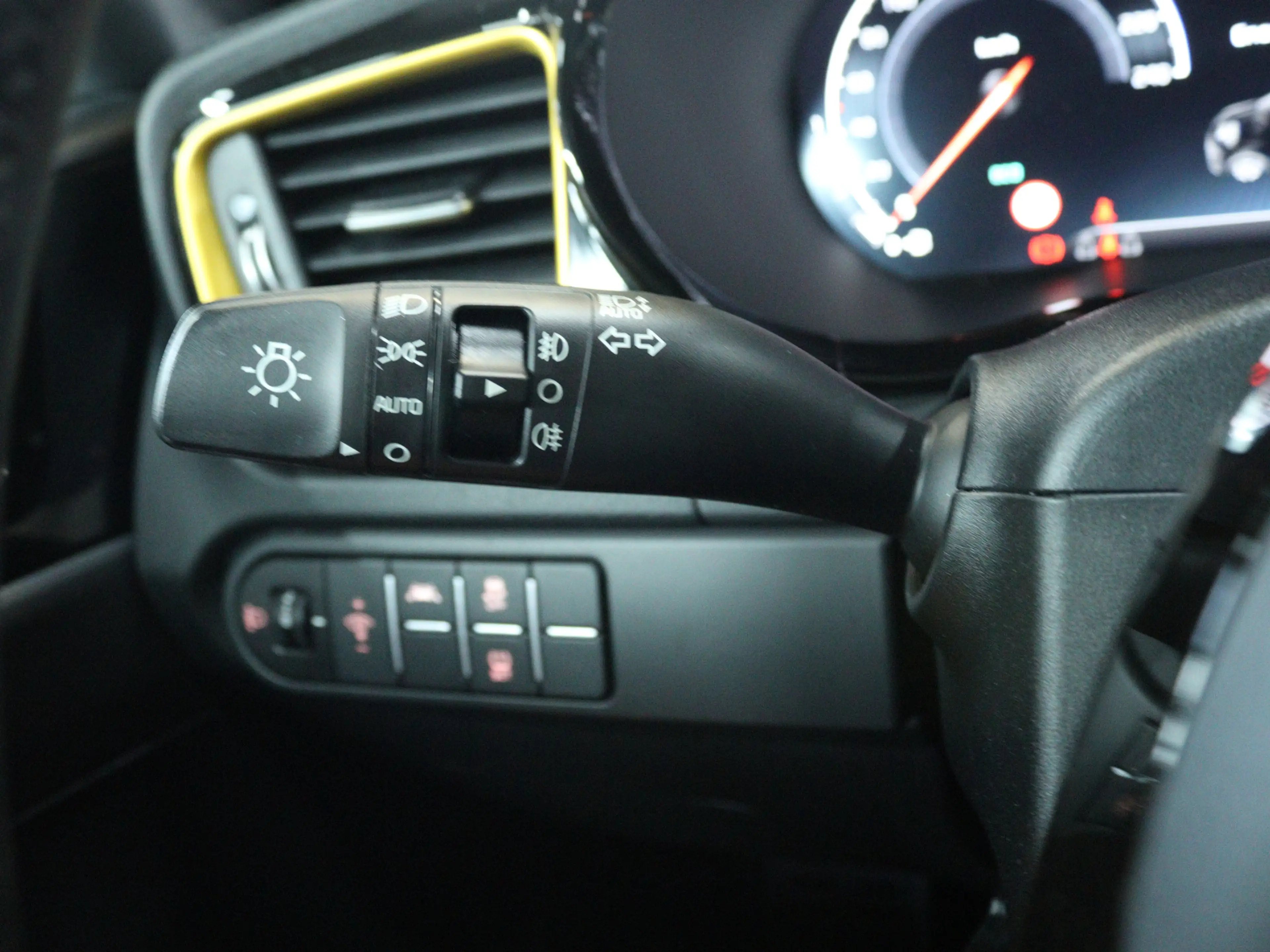 Kia XCeed 1.5 T-GDI MHEV DynamicPlusLine Style Pack Elektris — photo 13