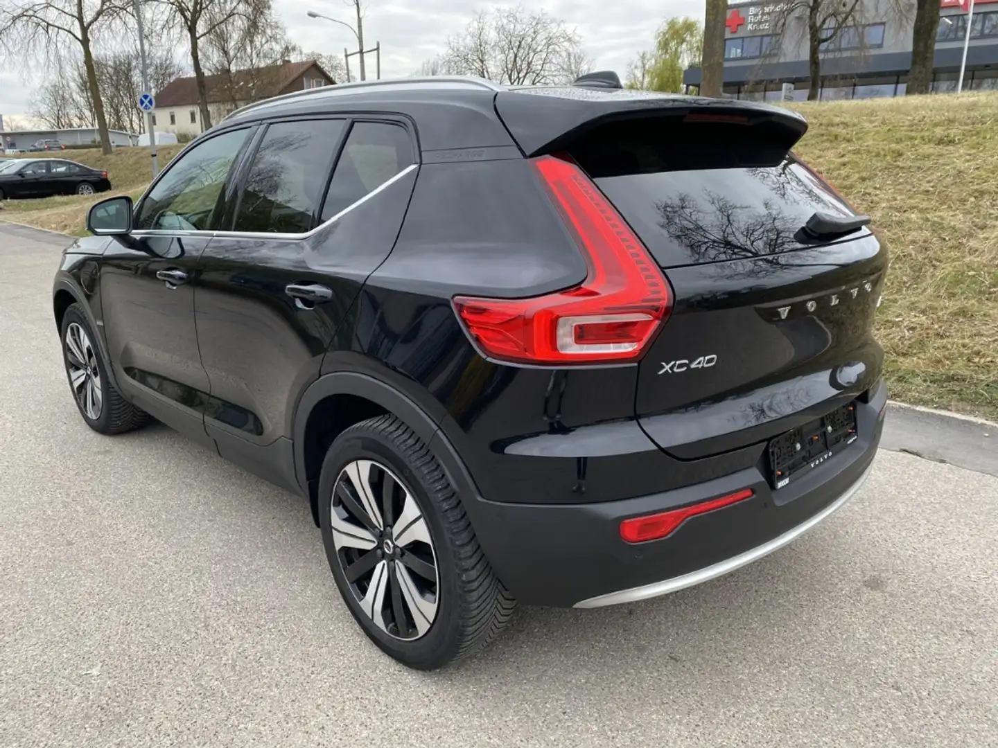 Volvo XC40 Ultimate Bright Recharge Plug-In Hybrid T5 Twin En Schwarz - 2