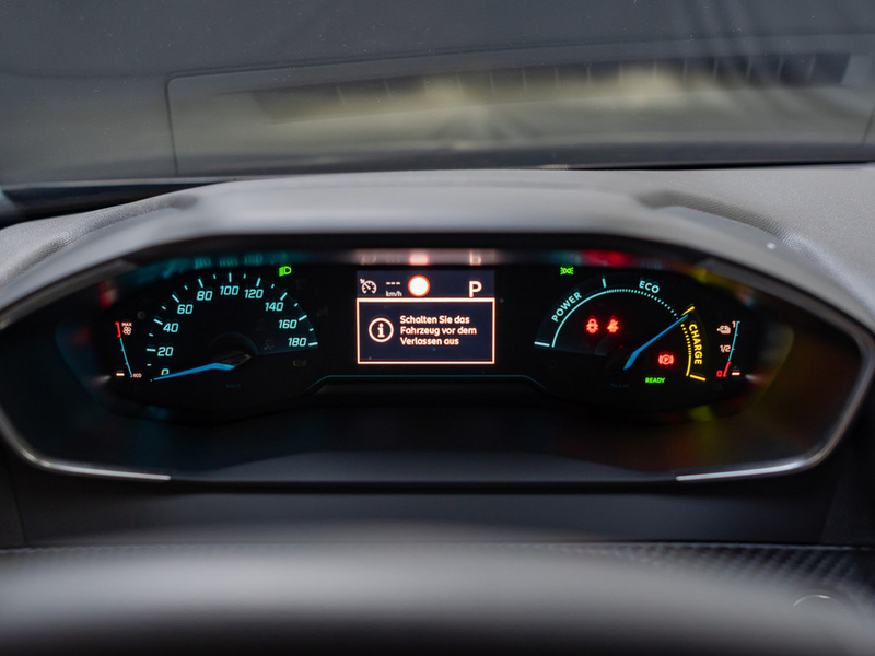 Peugeot e-2008 Allure Pack Elektromotor 136 LED SHZ — photo 14