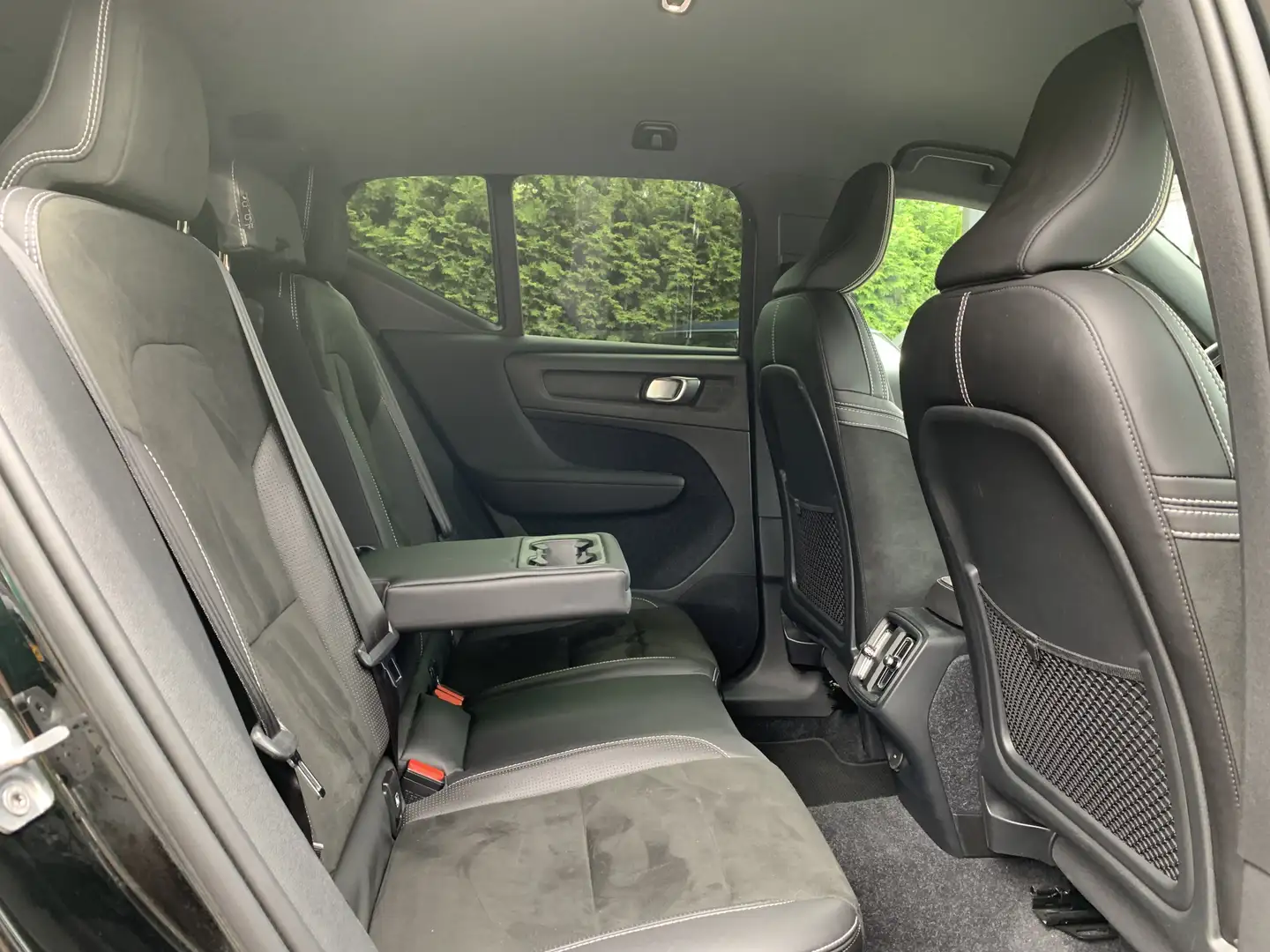 Volvo XC40 2.0 T4 R-Design 190pk Aut. Camera | Trekhaak | Int Zwart - 2