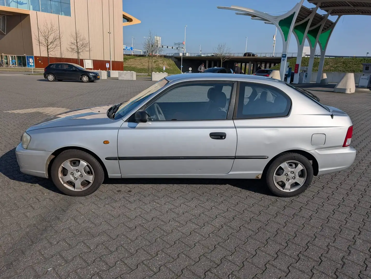 Hyundai ACCENT ACCENT 1.3i LS Silber - 2