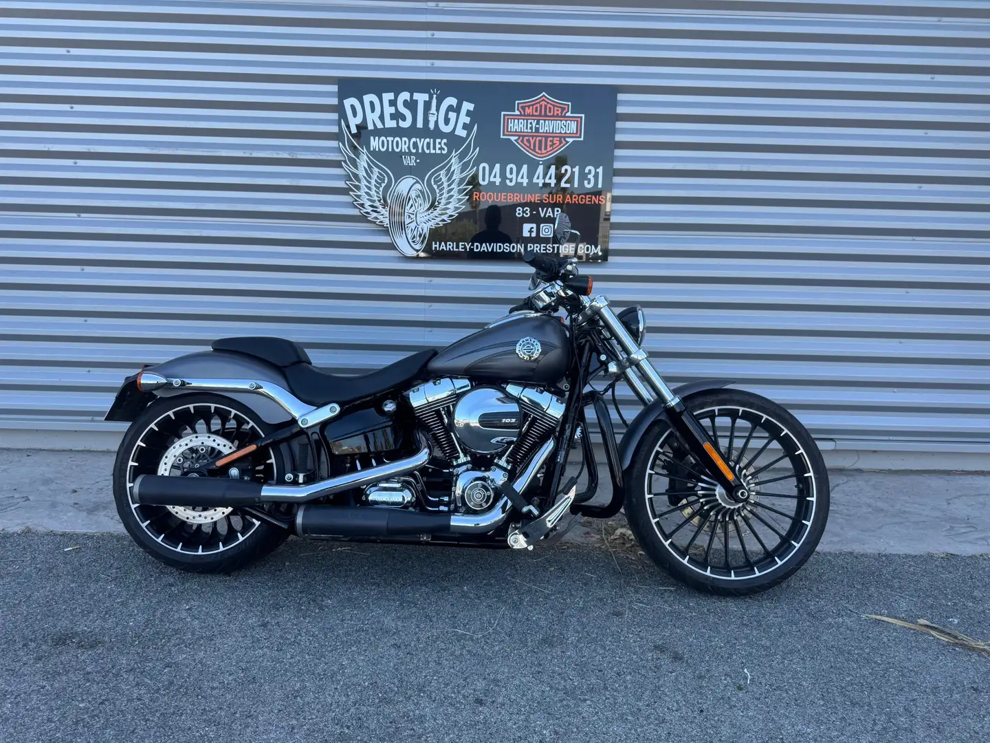 Harley-Davidson Breakout Gris - 1