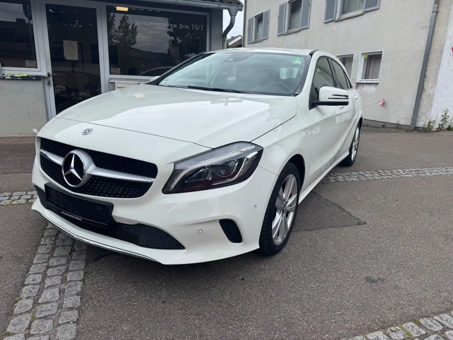 Mercedes-Benz A 180 BlueEfficiency Navi/ Automatik/ Weiß - 1