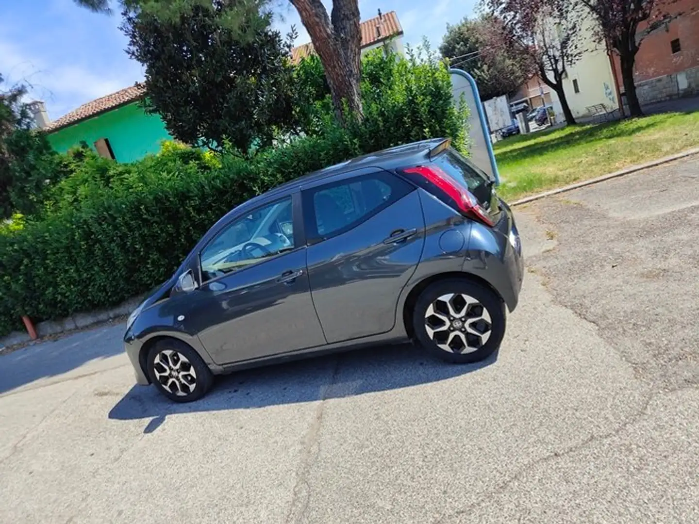 Toyota Aygo Aygo 5p 1.0 x-music 72cv Grigio - 1