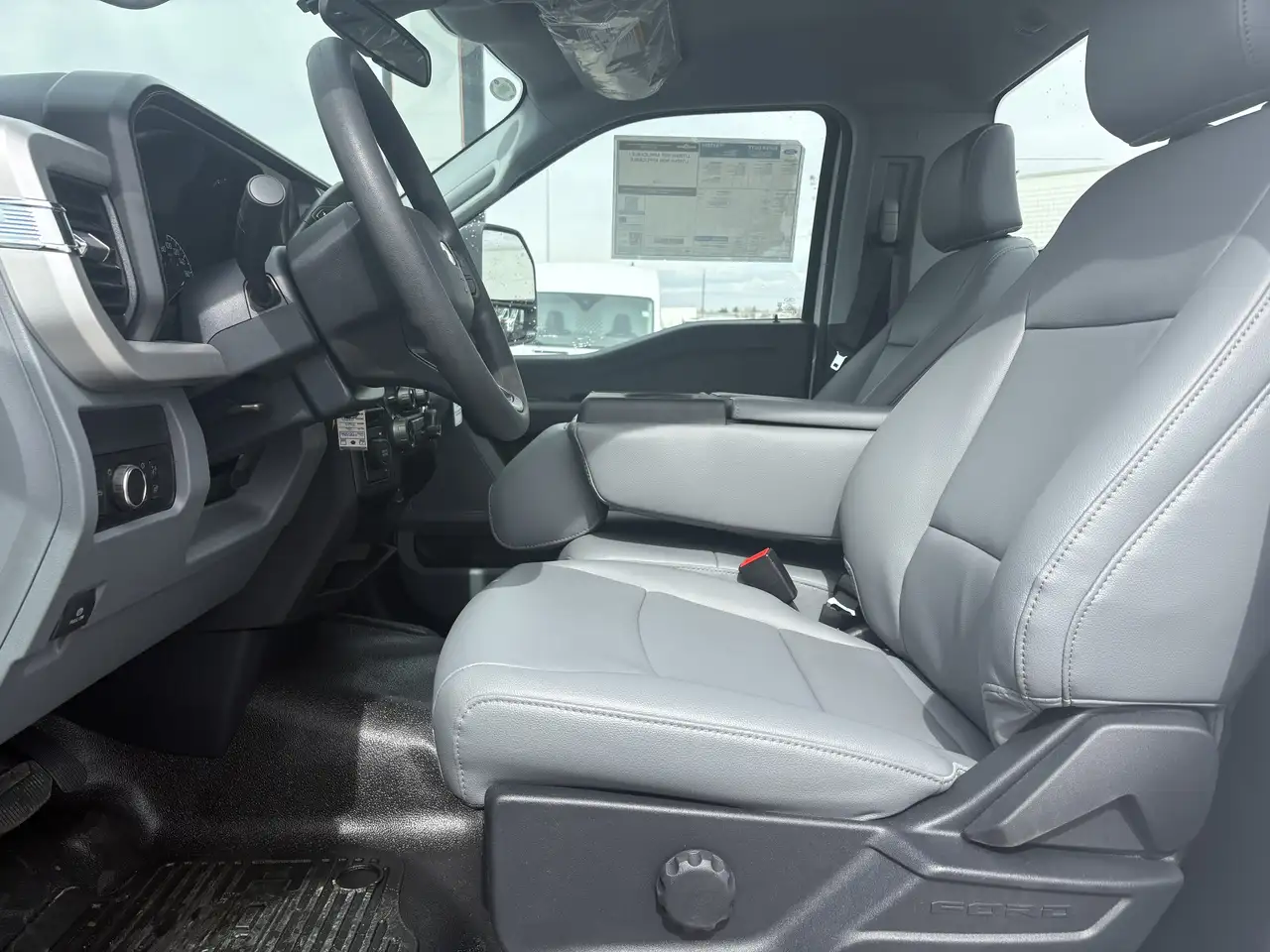 Ford F-550 Super Duty снимка Ford F-550 Super Duty