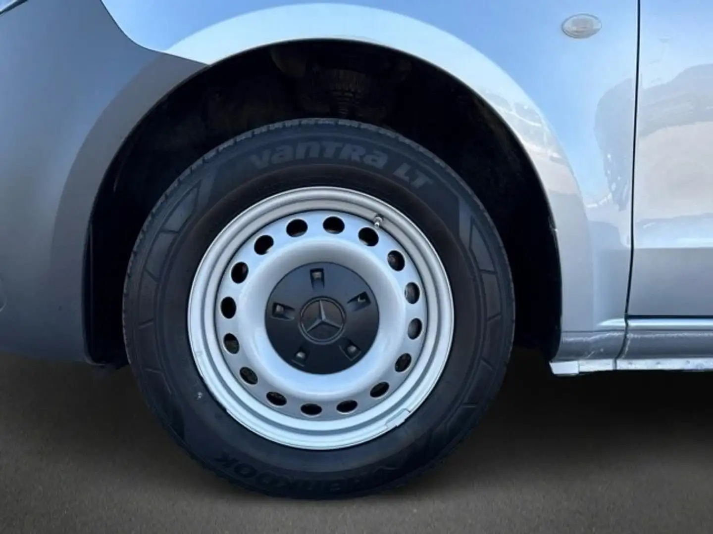 Mercedes-Benz Vito Furgón 114CDI Base Larga - 2