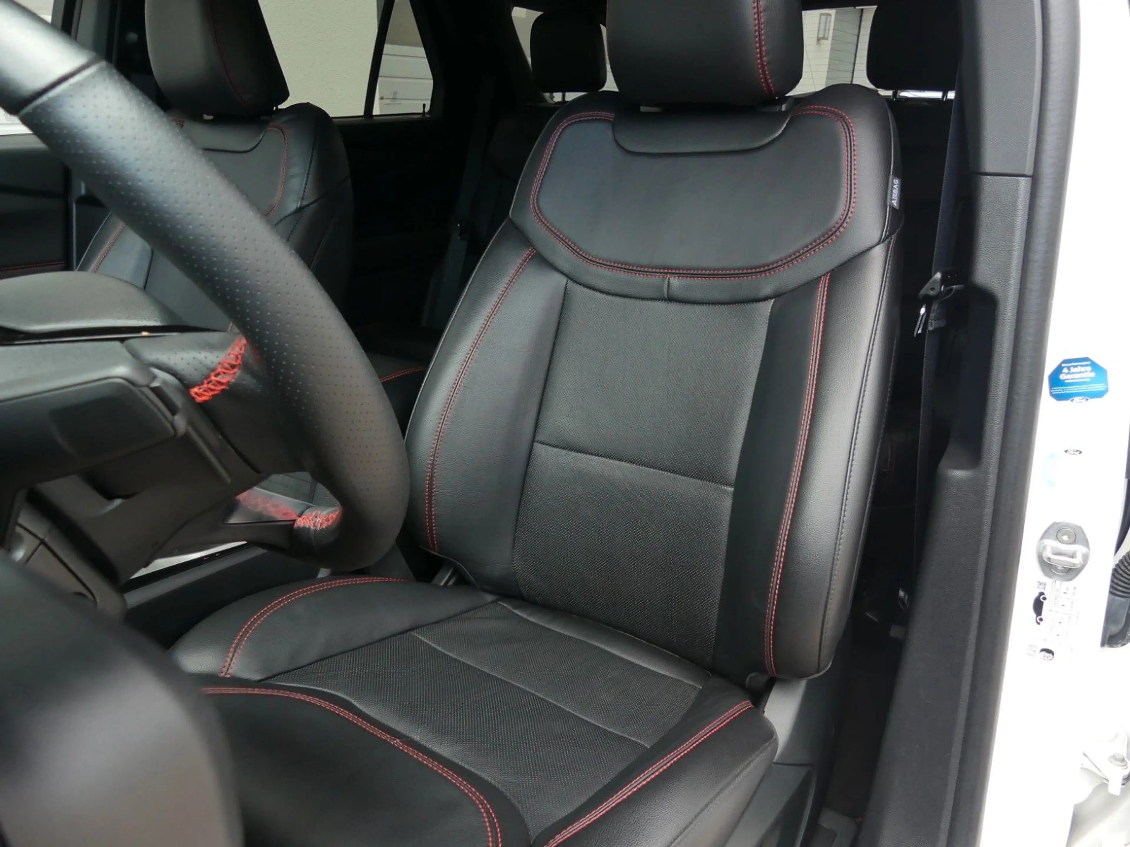 Ford Explorer ST-Line Plug-in-Hybrid 4x4 — photo 10