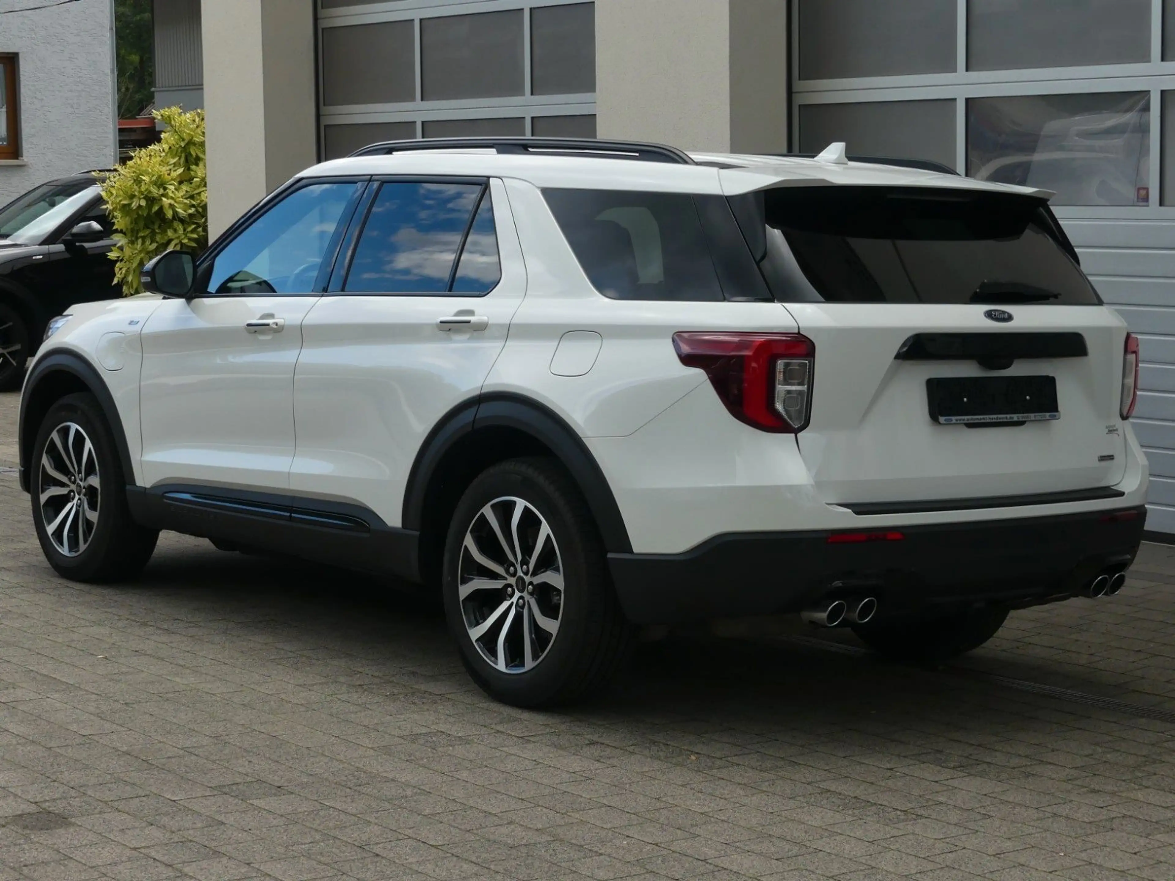Ford Explorer ST-Line Plug-in-Hybrid 4x4 — photo 6