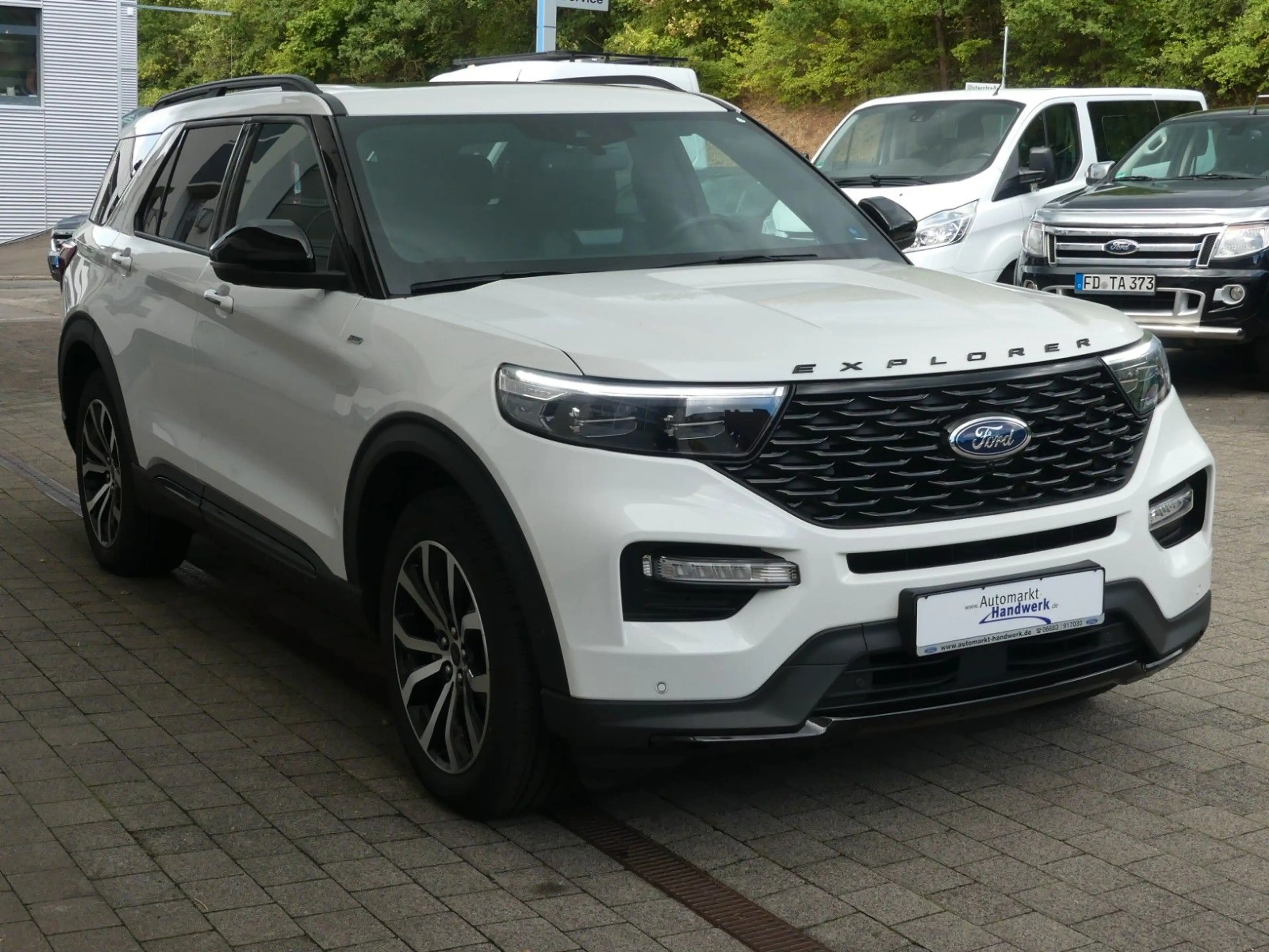 Ford Explorer ST-Line Plug-in-Hybrid 4x4 — photo 3