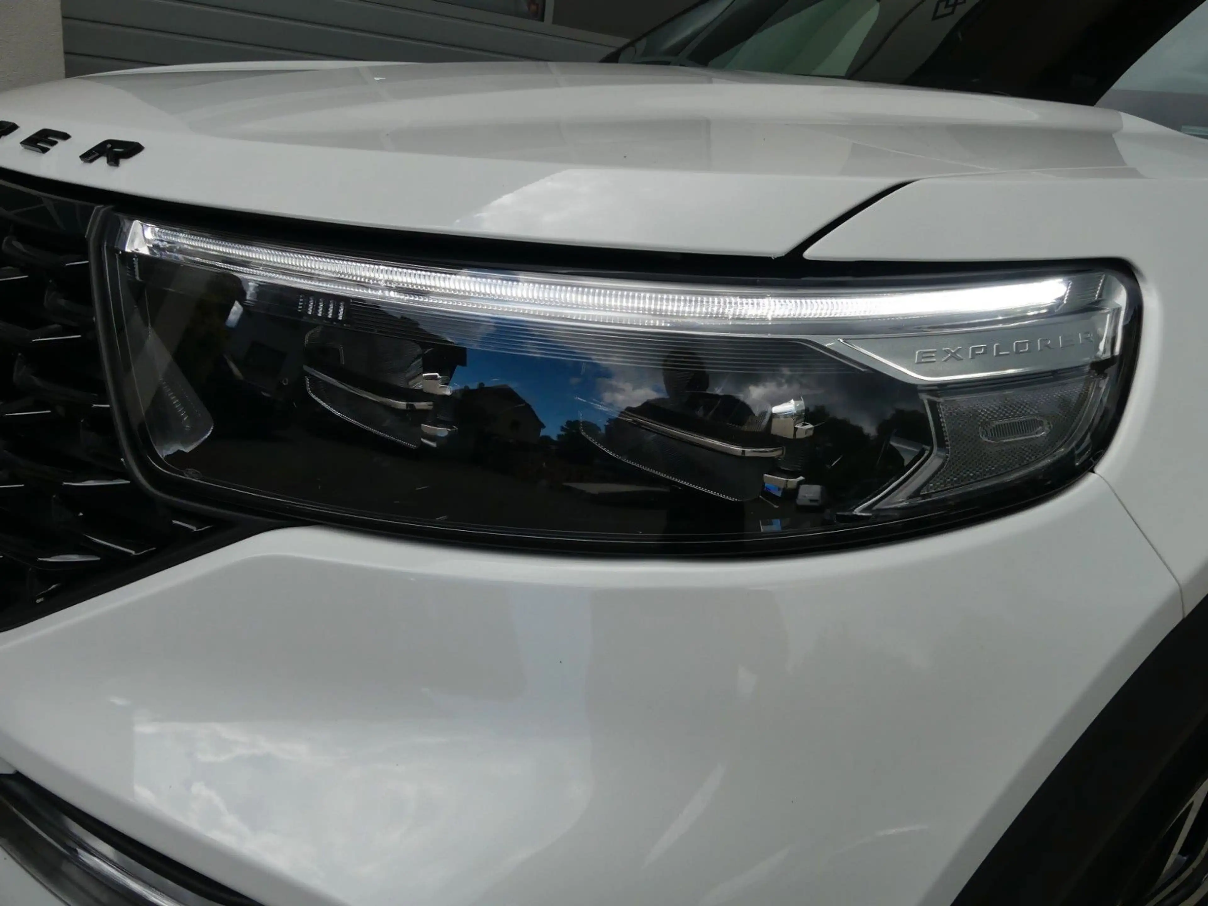 Ford Explorer ST-Line Plug-in-Hybrid 4x4 — photo 8