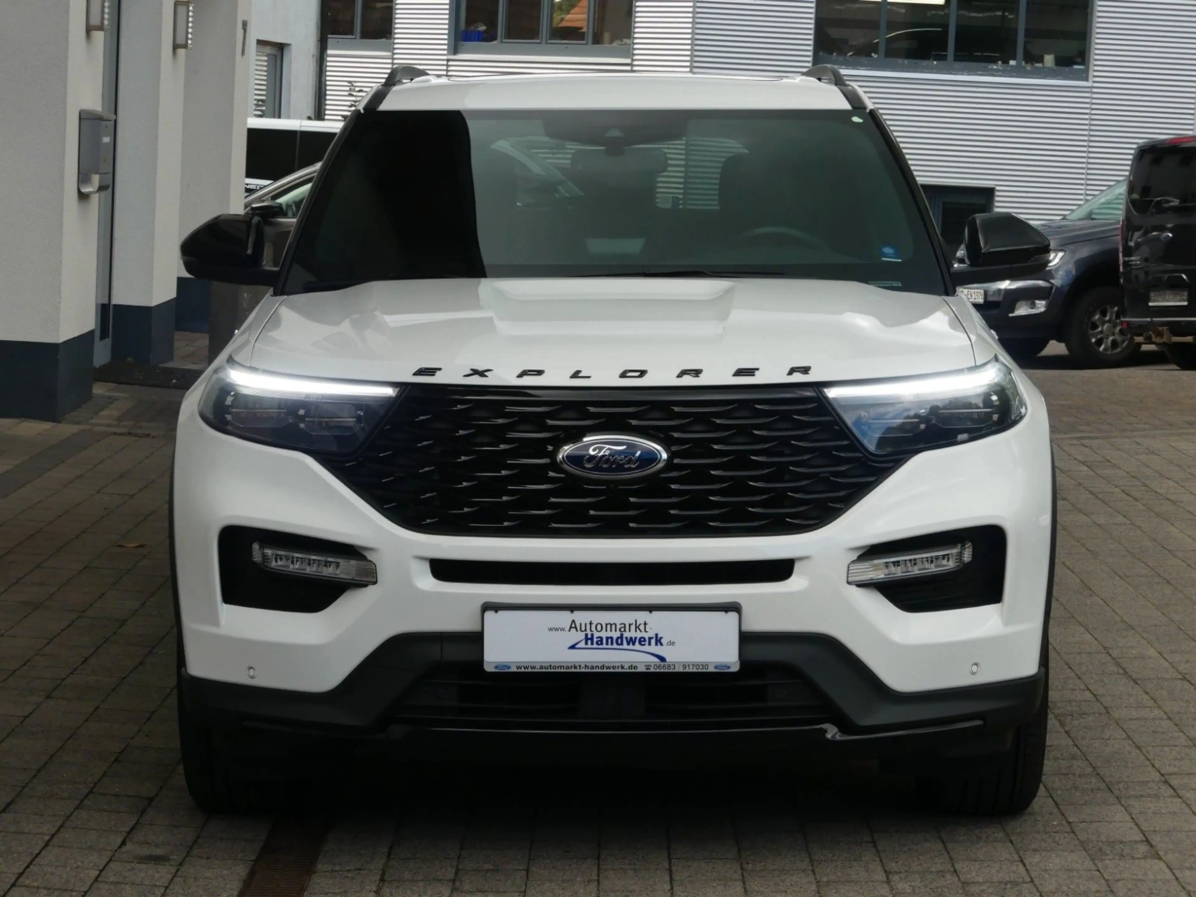 Ford Explorer ST-Line Plug-in-Hybrid 4x4 — photo 2