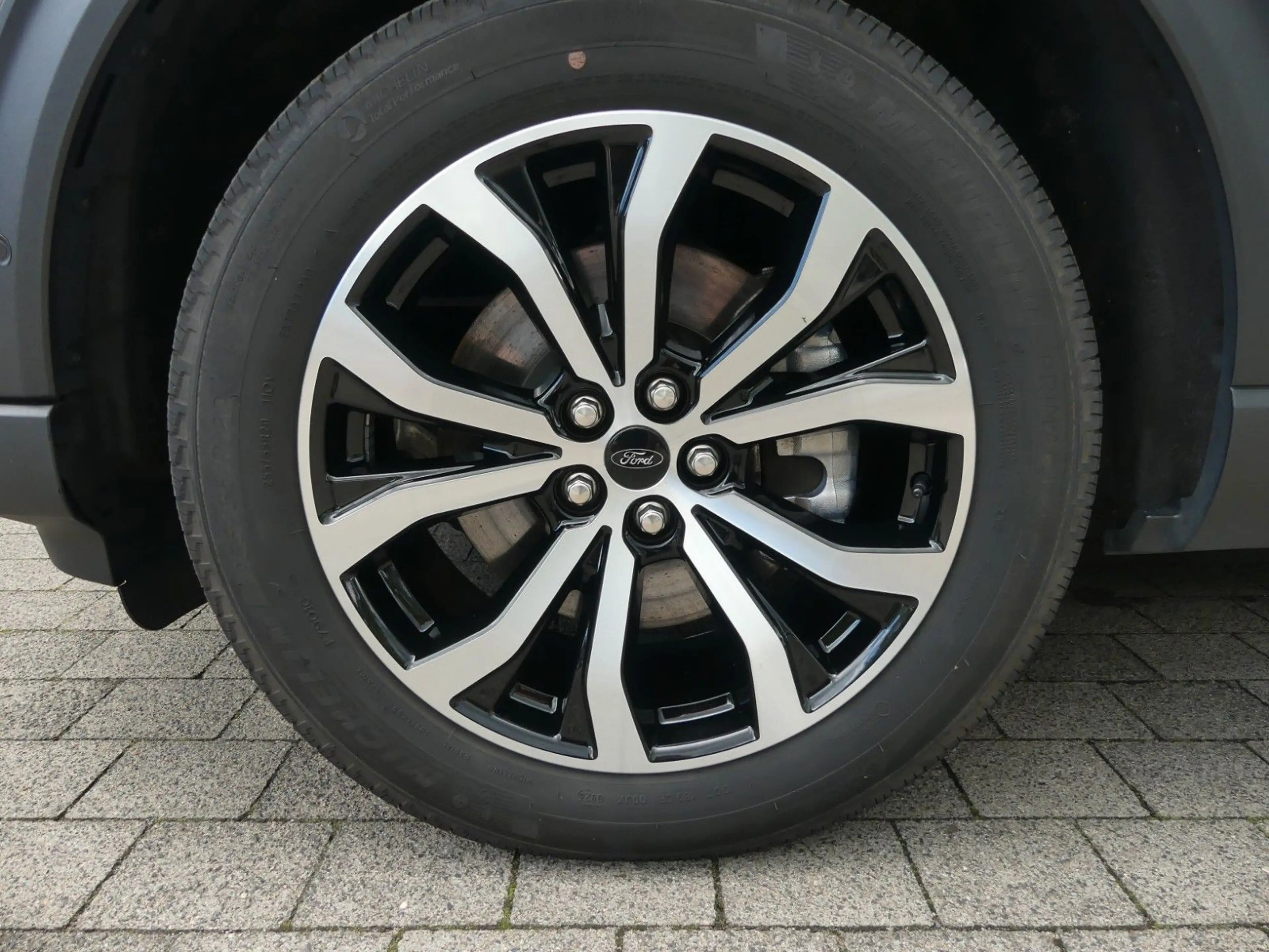 Ford Explorer ST-Line Plug-in-Hybrid 4x4 — photo 9