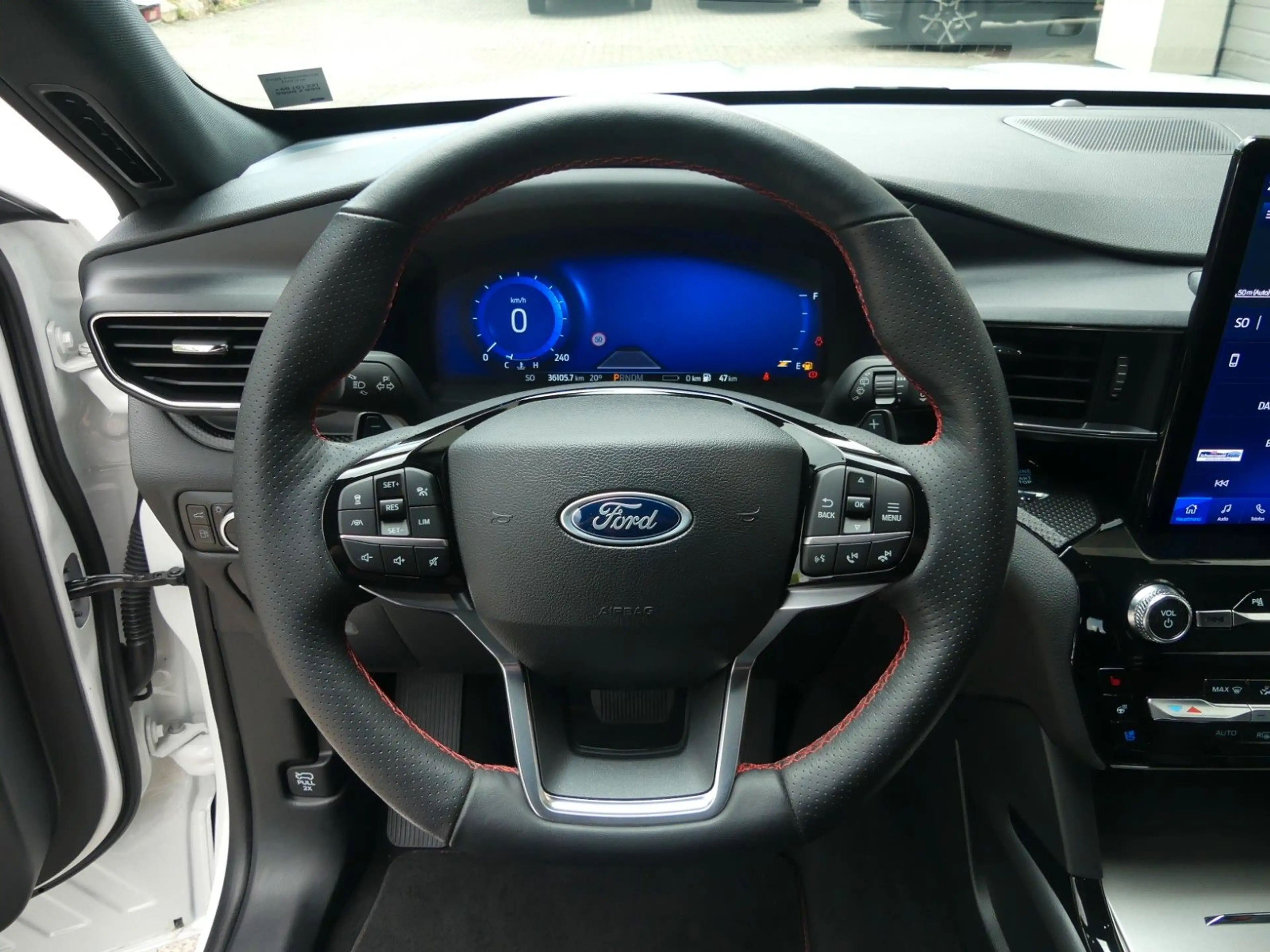 Ford Explorer ST-Line Plug-in-Hybrid 4x4 — photo 14