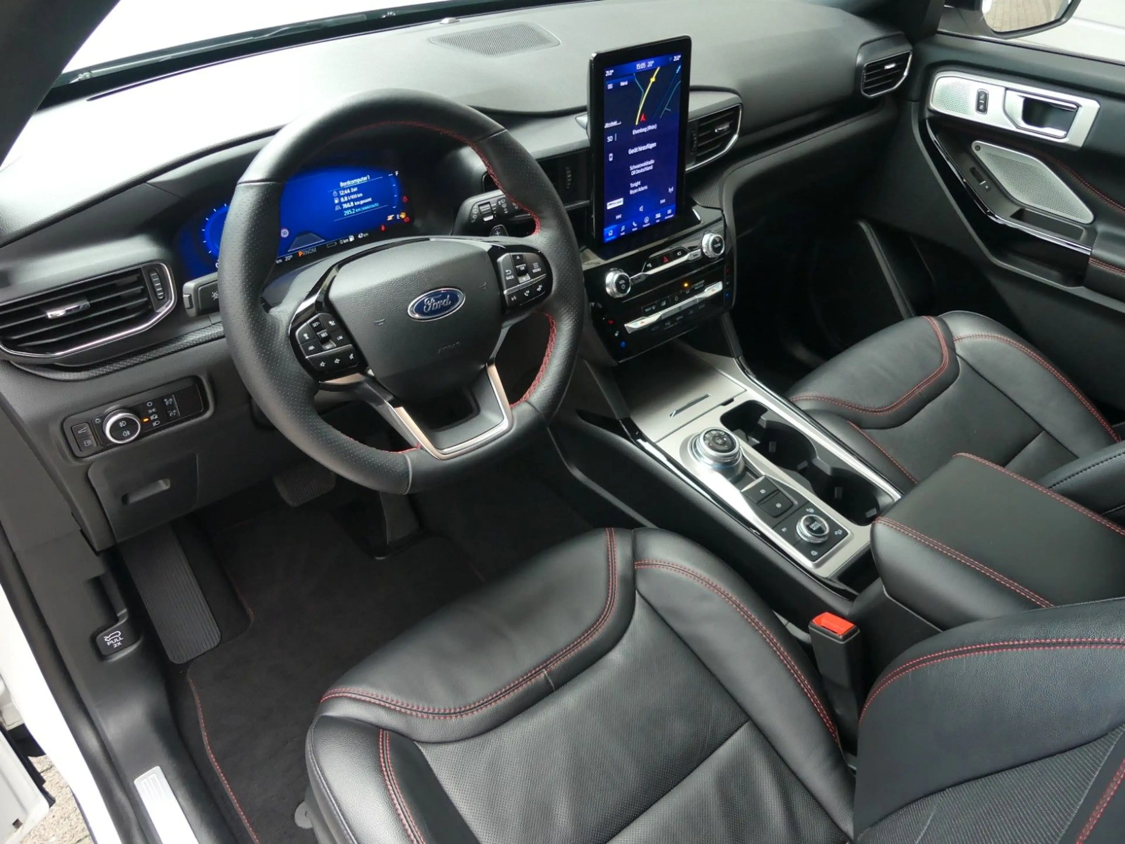 Ford Explorer ST-Line Plug-in-Hybrid 4x4 — photo 11