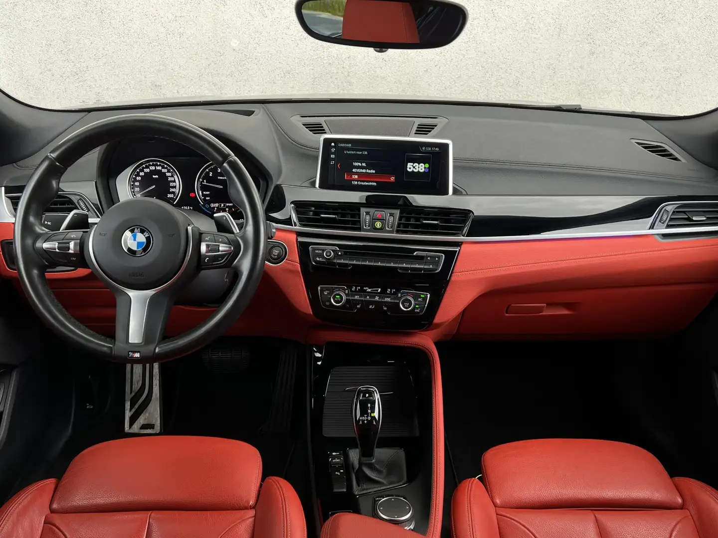 BMW X2 sDrive20i High Executive M-Sport | Getint Glas | L Grijs - 2