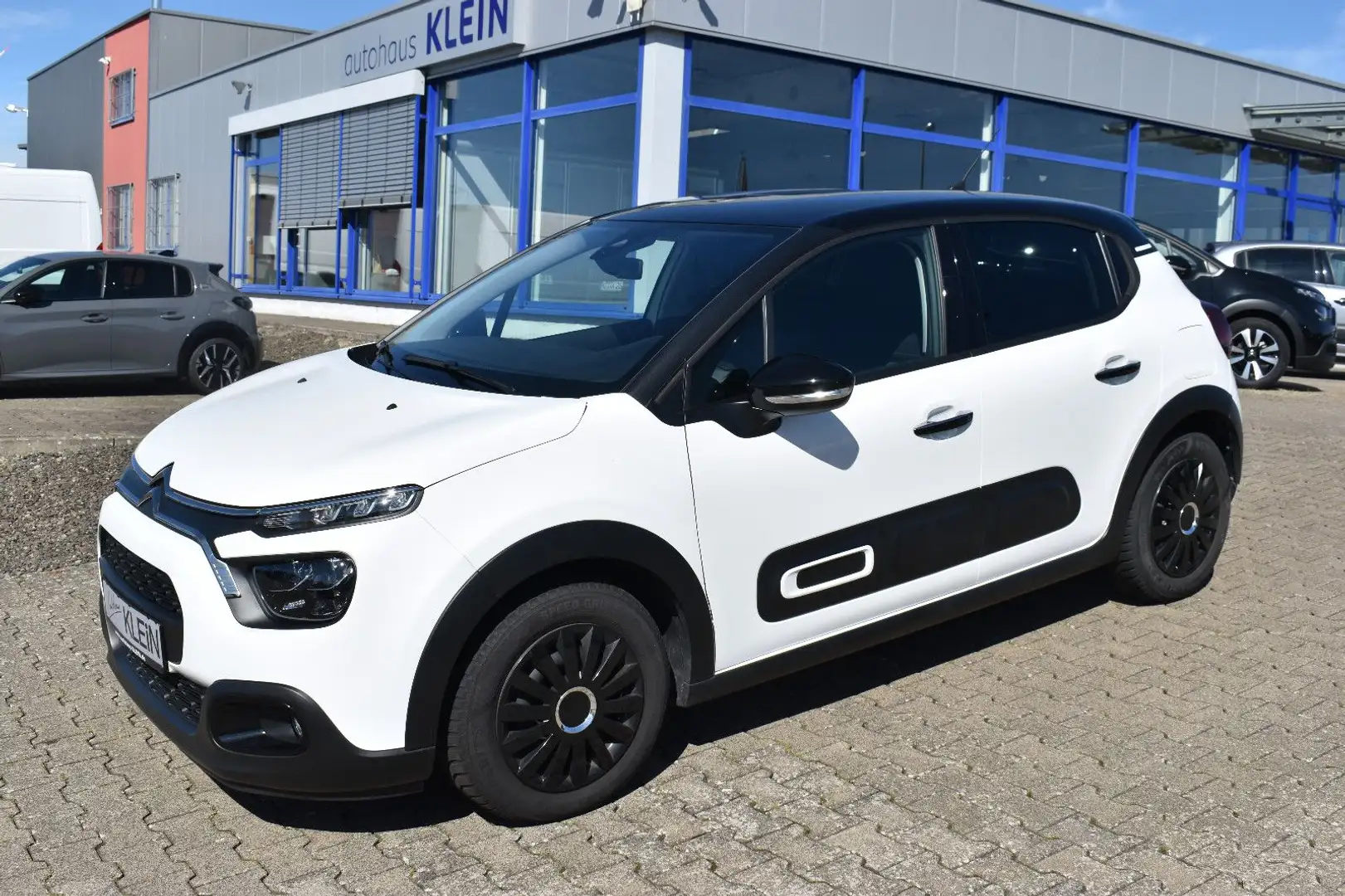 Citroen C3 Shine 1.2 *Aut.* *NAVI*SHZ*CARPLAY*KAMERA* Weiß - 2