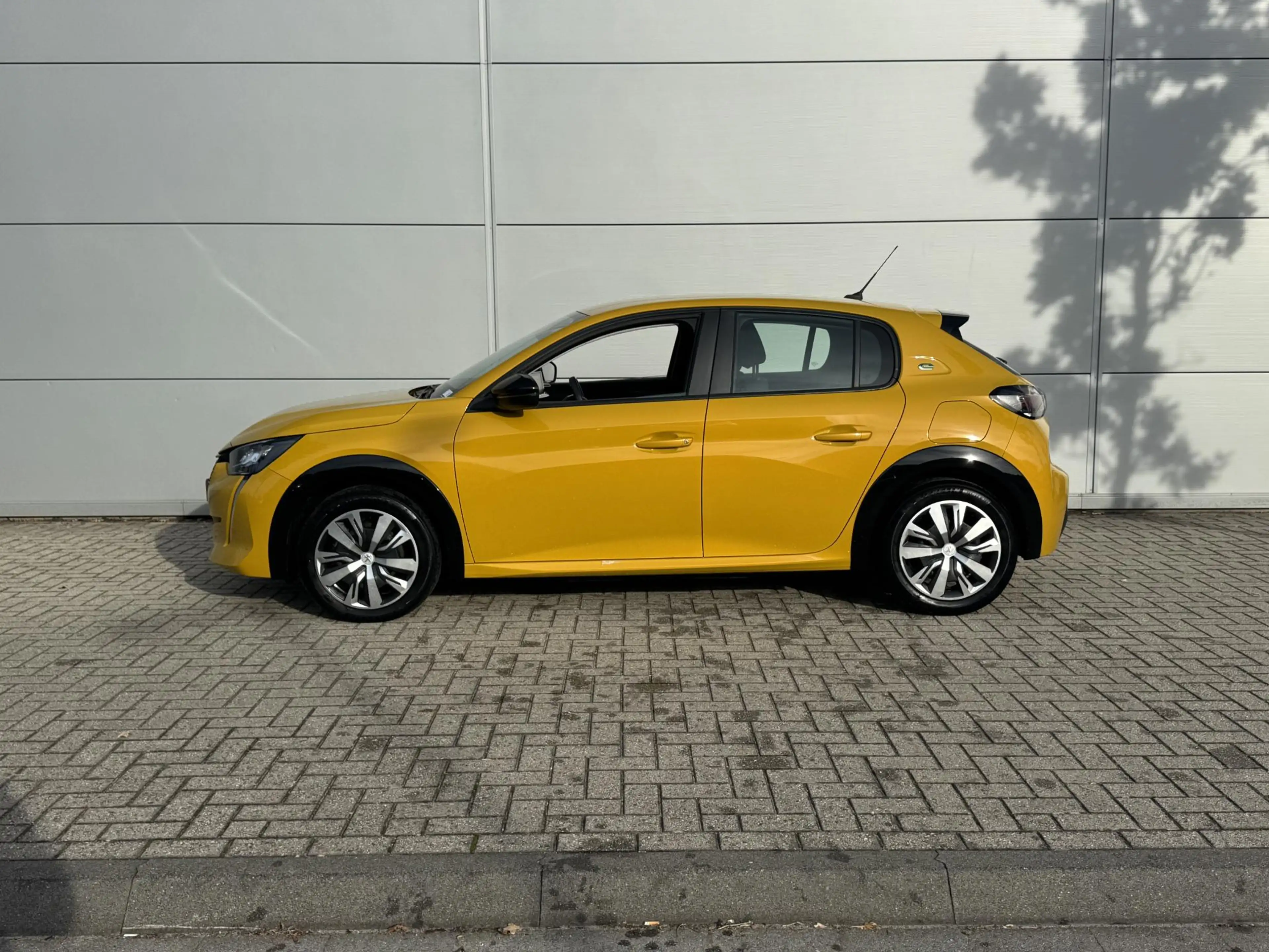 Peugeot e-208 EV Active Pack 50 kWh | Parkeerhulp | Cruise Contr — photo 3