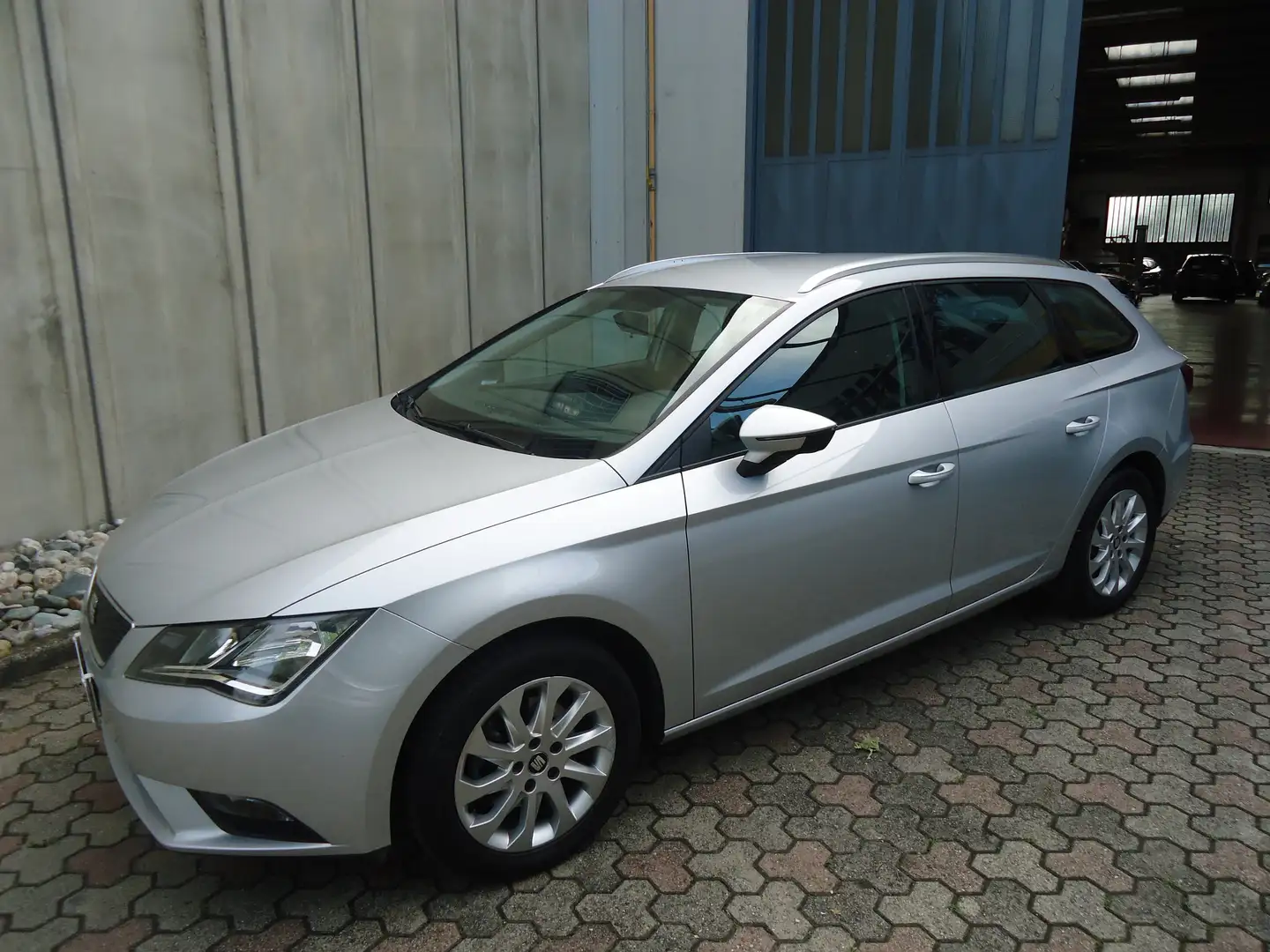 SEAT Leon Leon ST 1.6 tdi cr Business (navi) s   UNI PRO Argent - 2