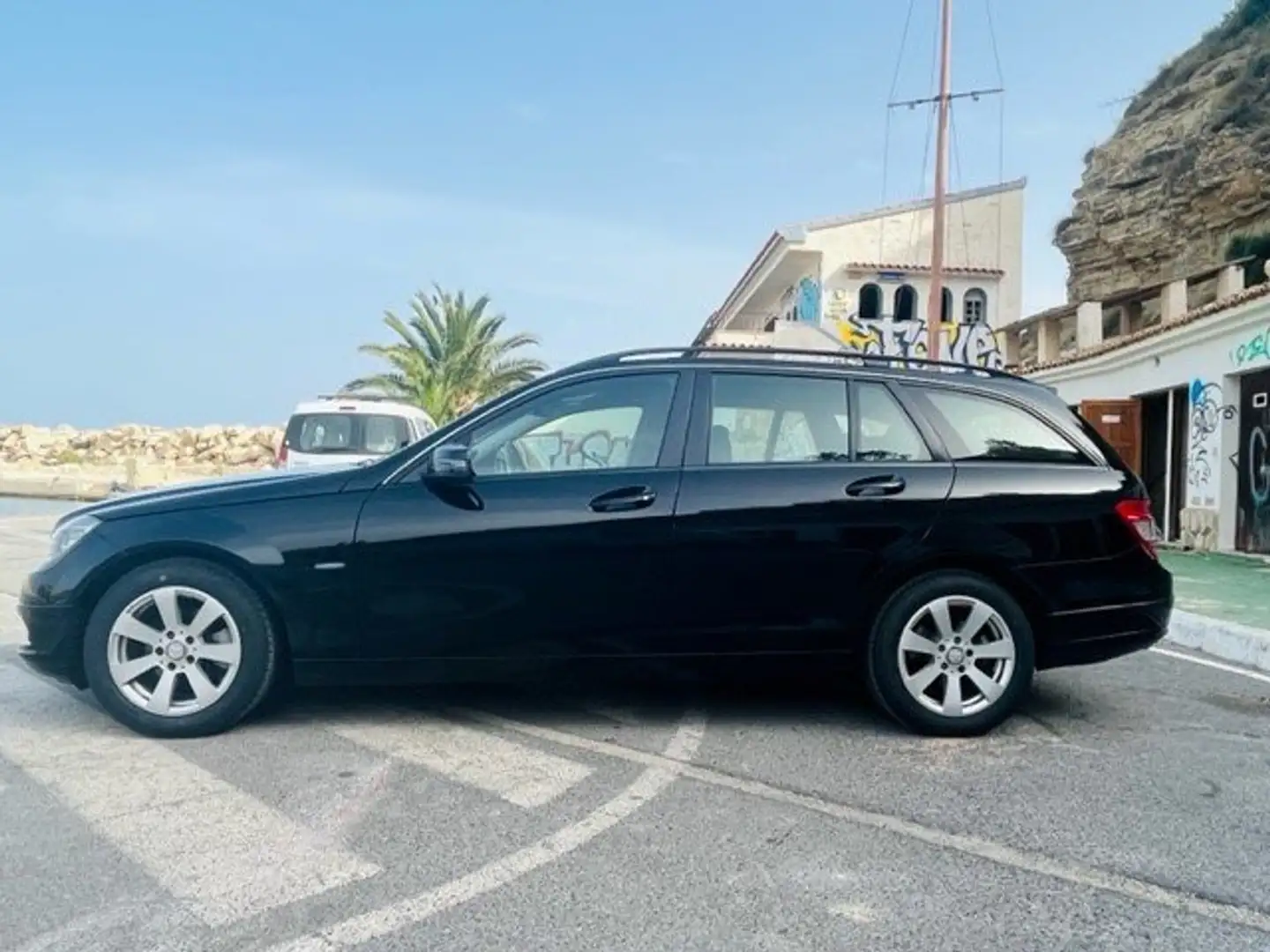 Mercedes-Benz C 180 C-Klasse T-Modell CGI BlueEFFICIENCY Elegance Schwarz - 2
