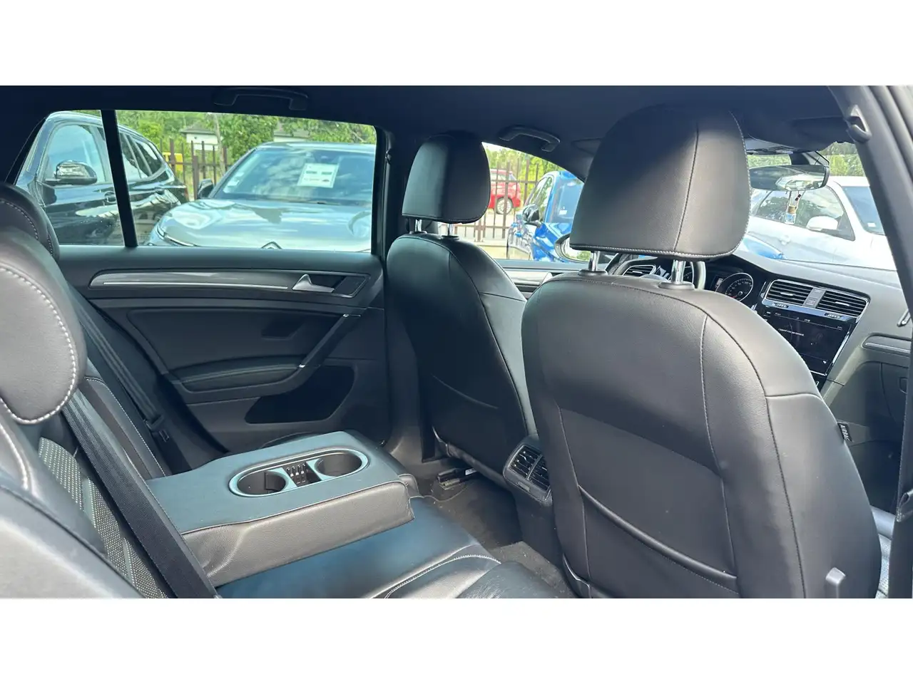 Volkswagen Golf Standard Model — photo 26
