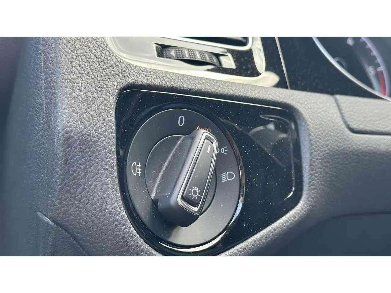 Volkswagen Golf Standard Model — photo 19