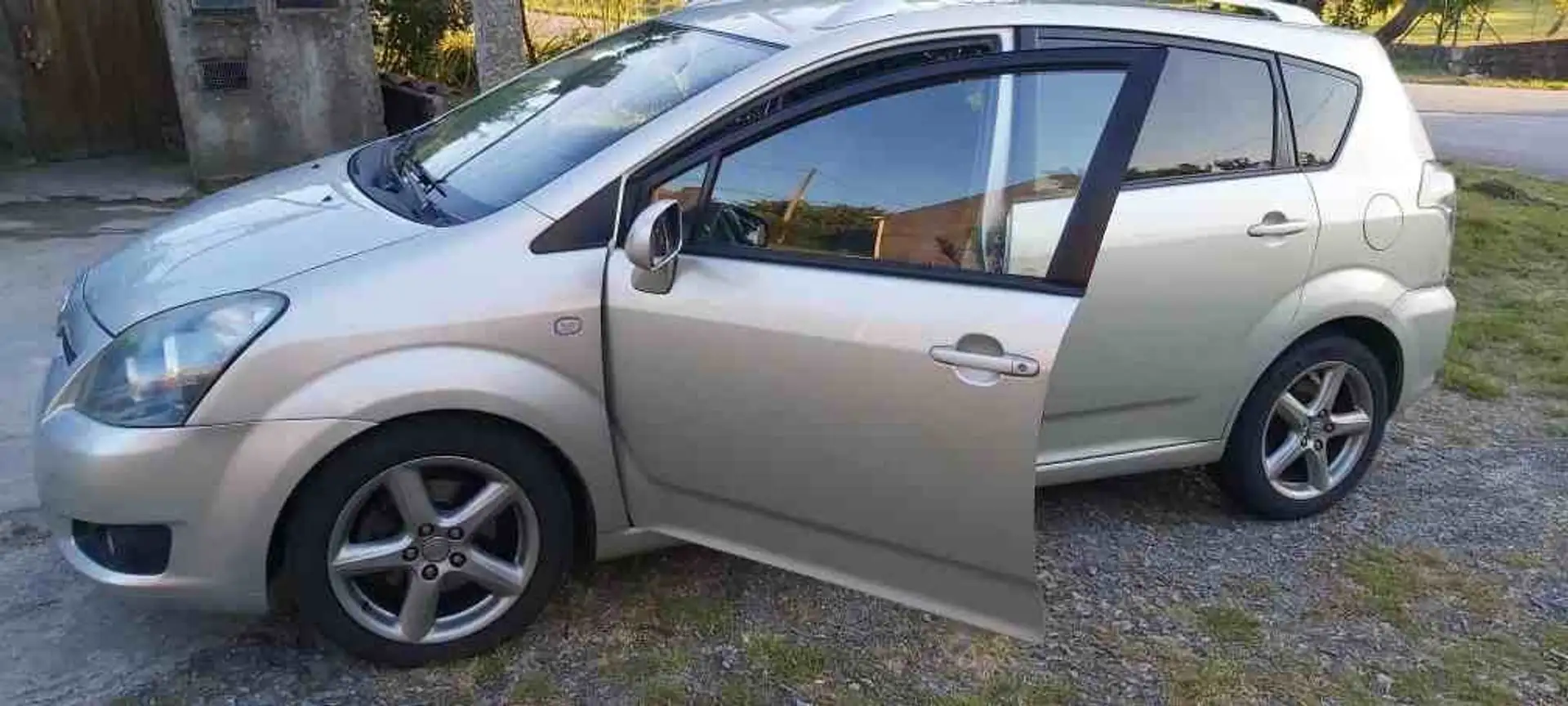 Toyota Corolla Verso 2.2D4D Sport 177 - 1
